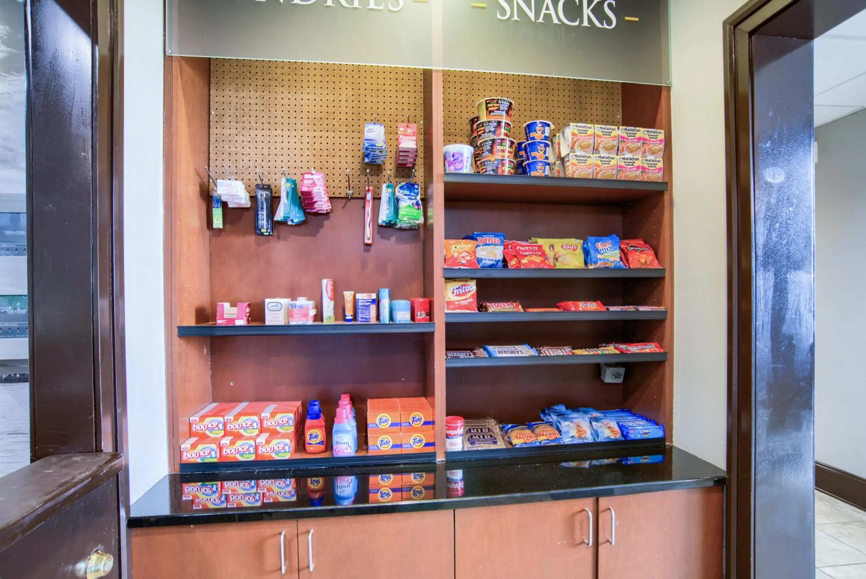 Food and drinks in Staybridge Suites Gulf Shores by IHG