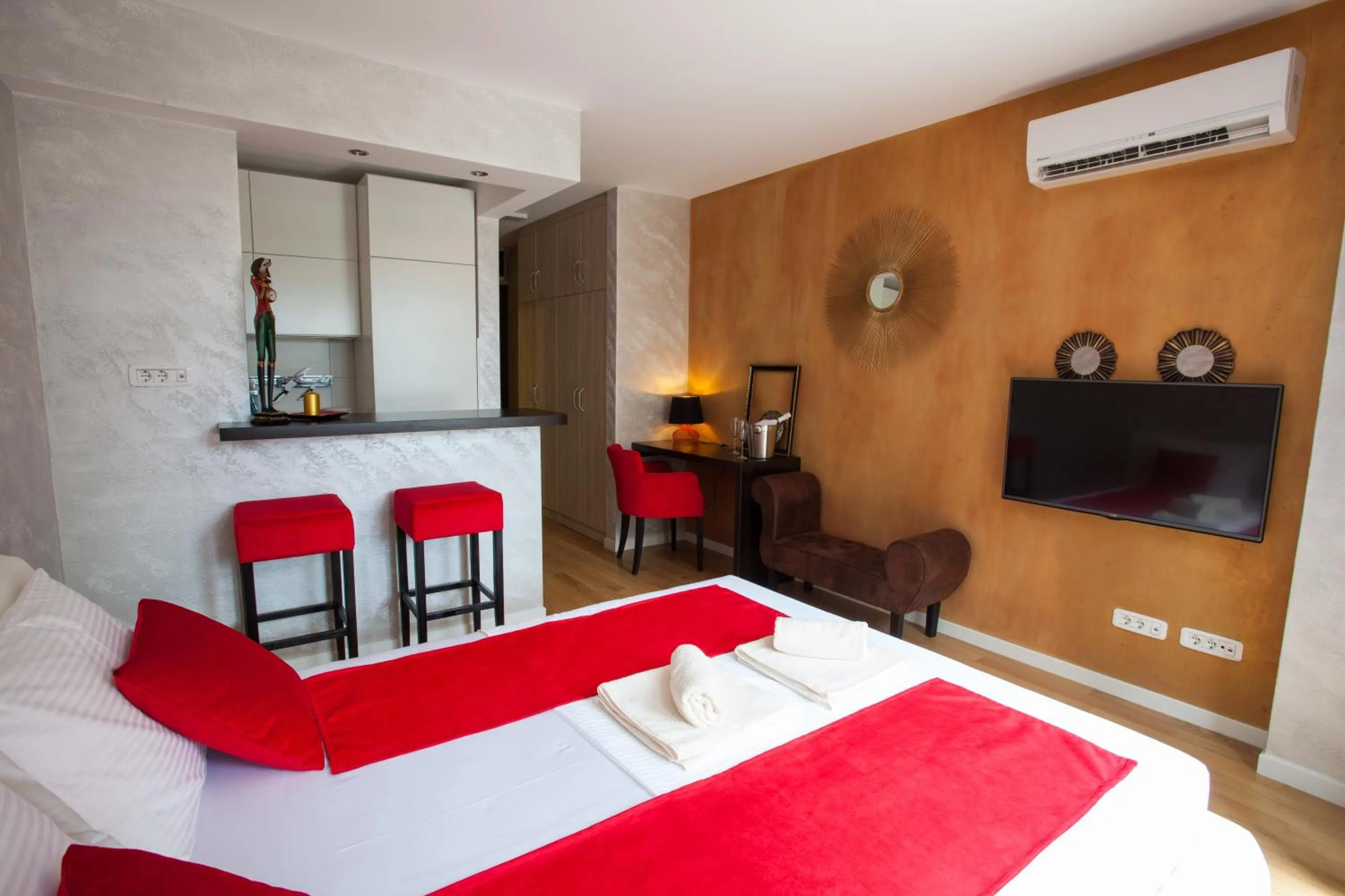 Bedroom, Bed in Gentleman Dog Apartment