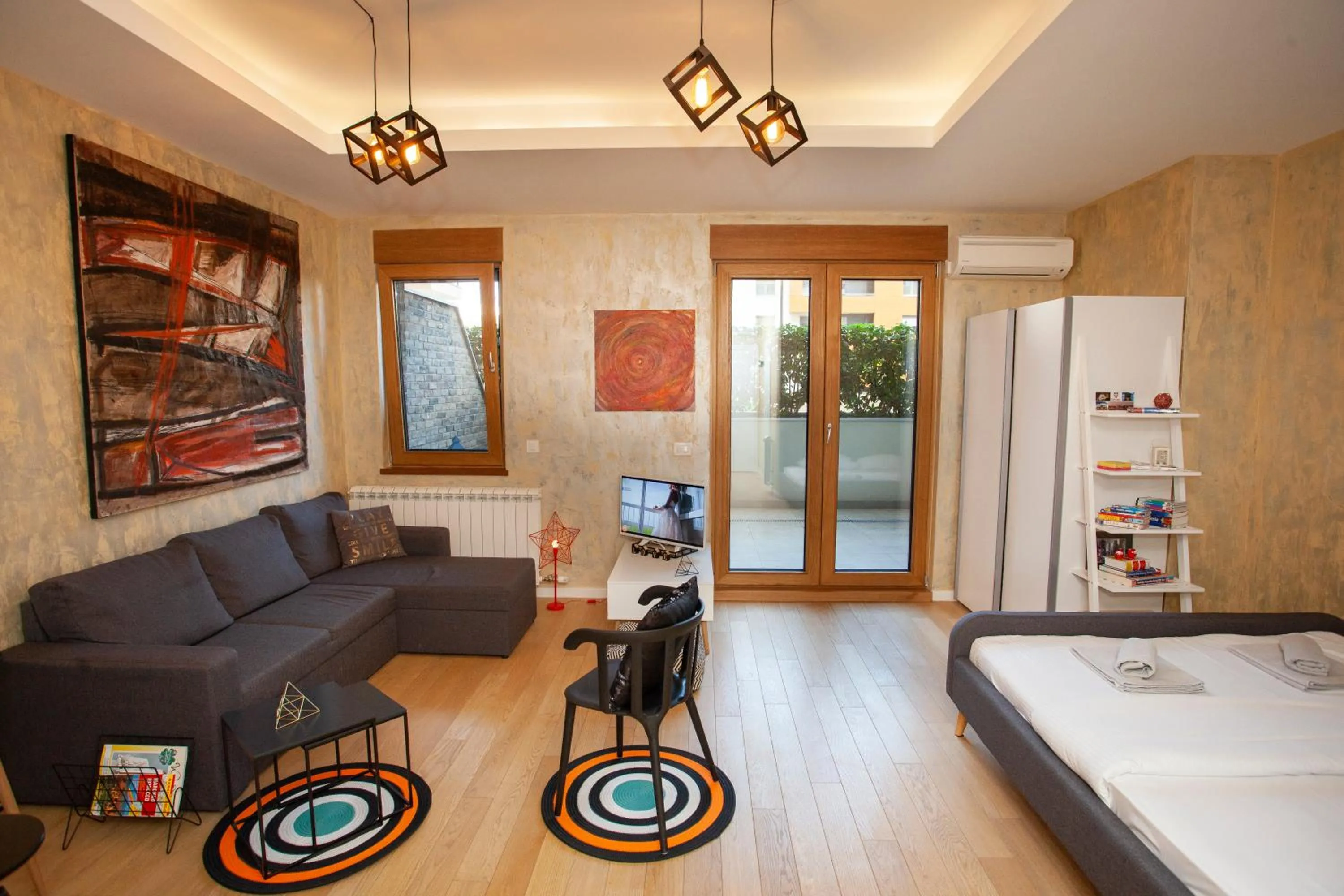Living room, Bed in Gentleman Dog Apartment