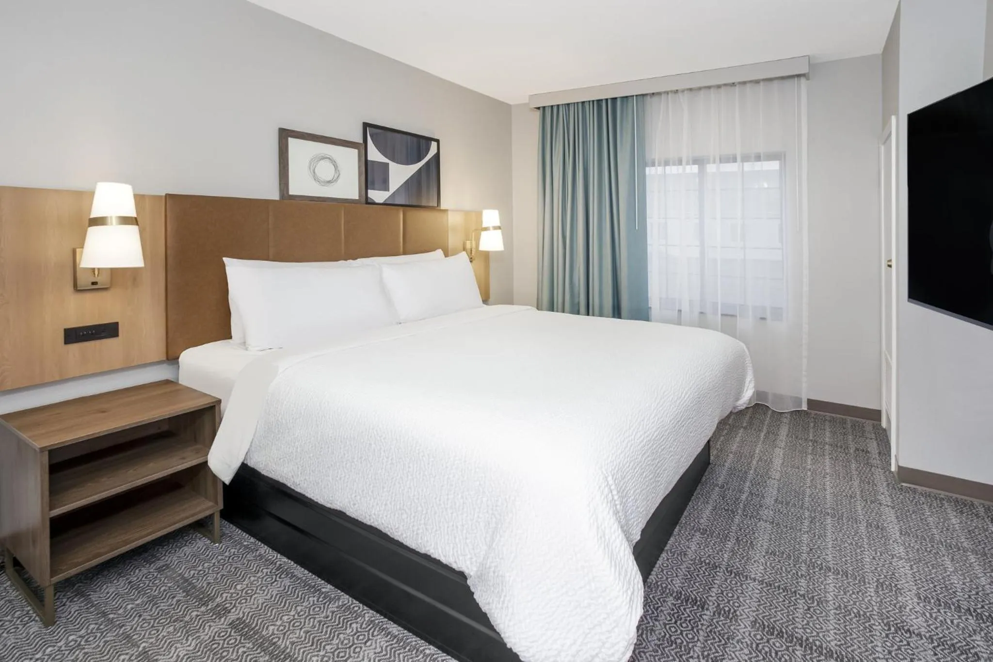 Photo of the whole room, Bed in Staybridge Suites Williamsville Buffalo by IHG