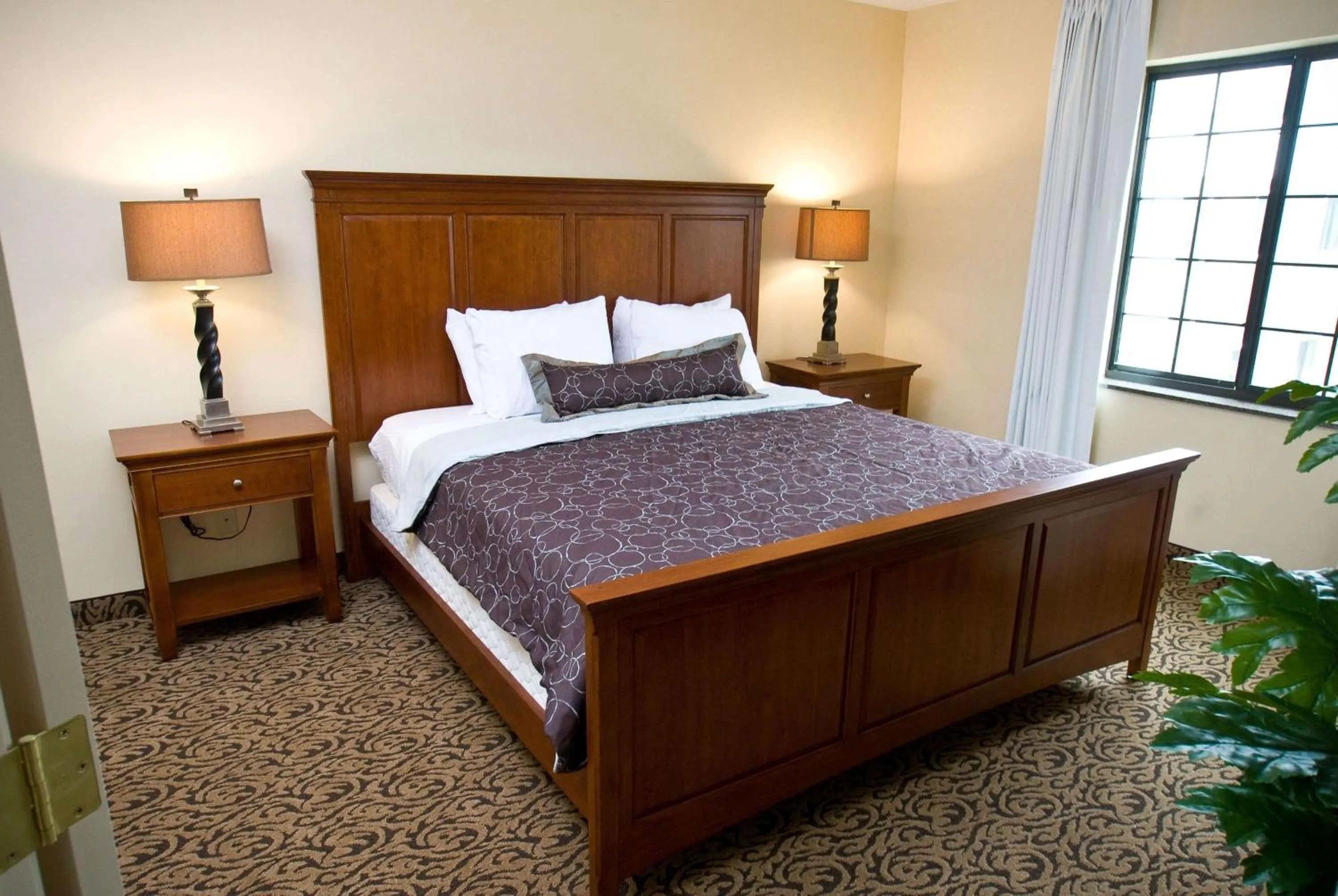 Photo of the whole room, Bed in Staybridge Suites Williamsville Buffalo by IHG