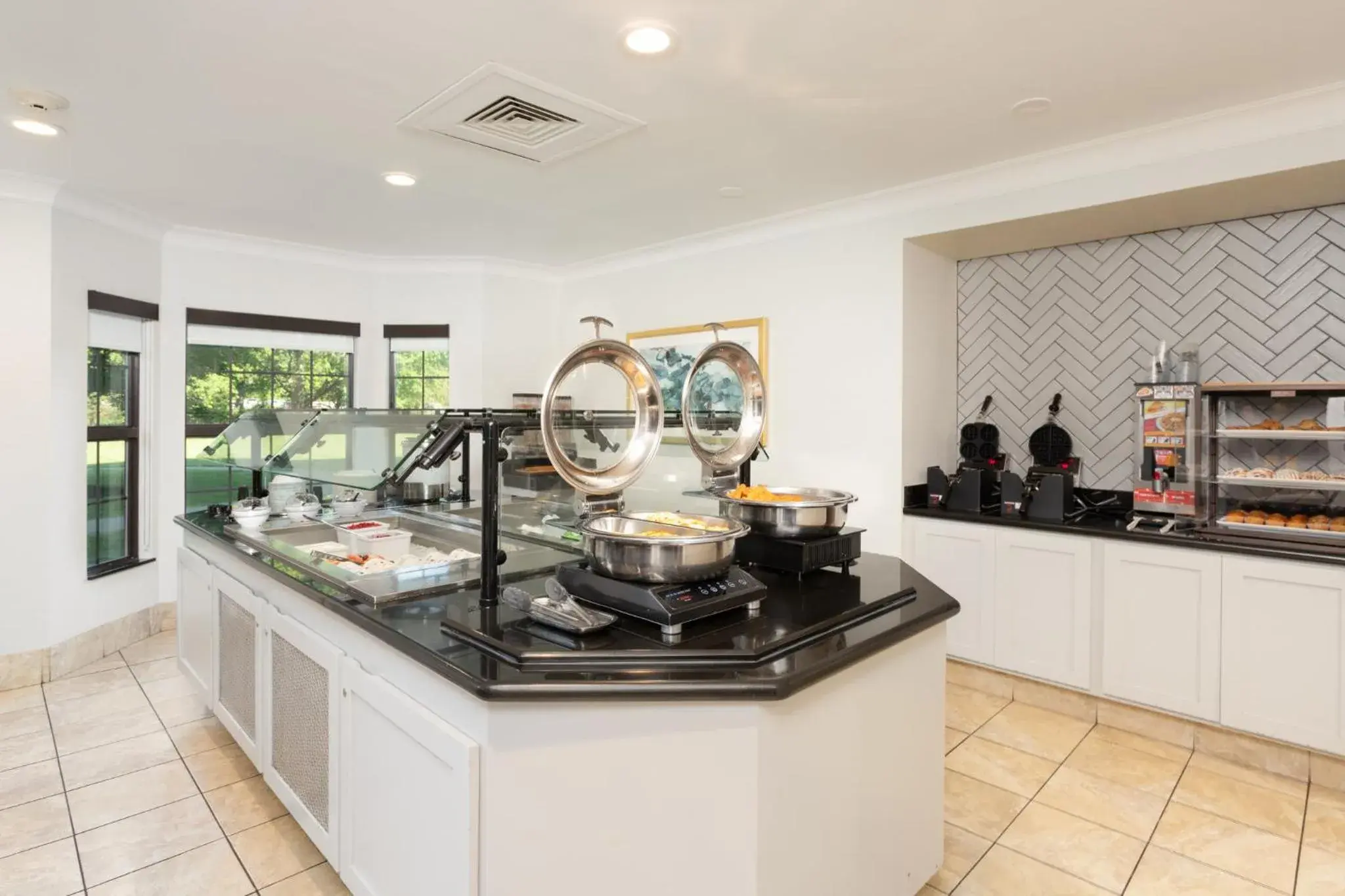 Restaurant/places to eat in Staybridge Suites Buffalo by IHG Restaurant/places to eat in Staybridge Suites Buffalo by IHG