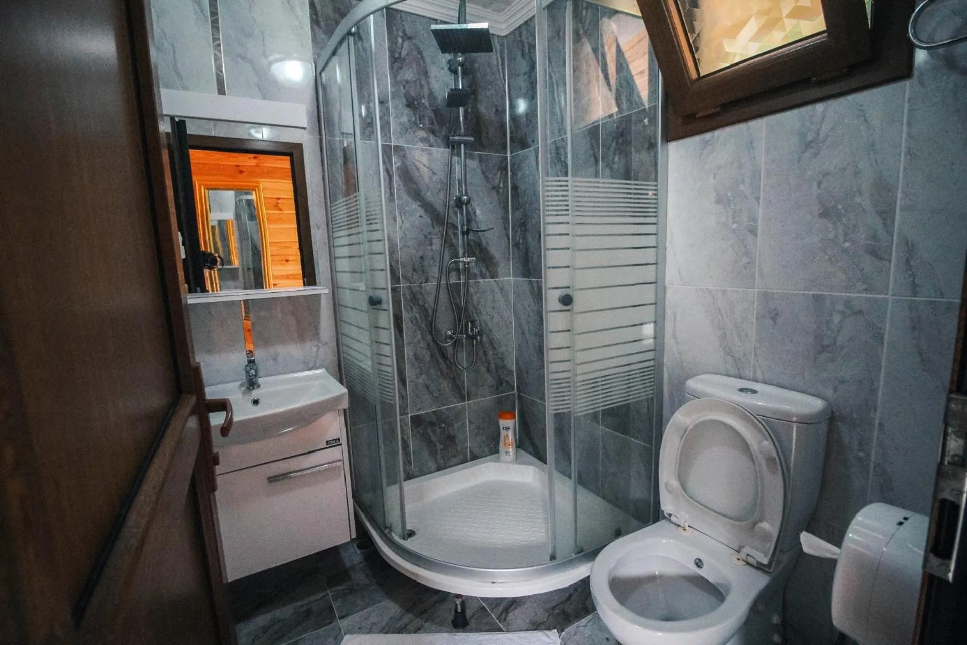 Toilet in Efulim Apart