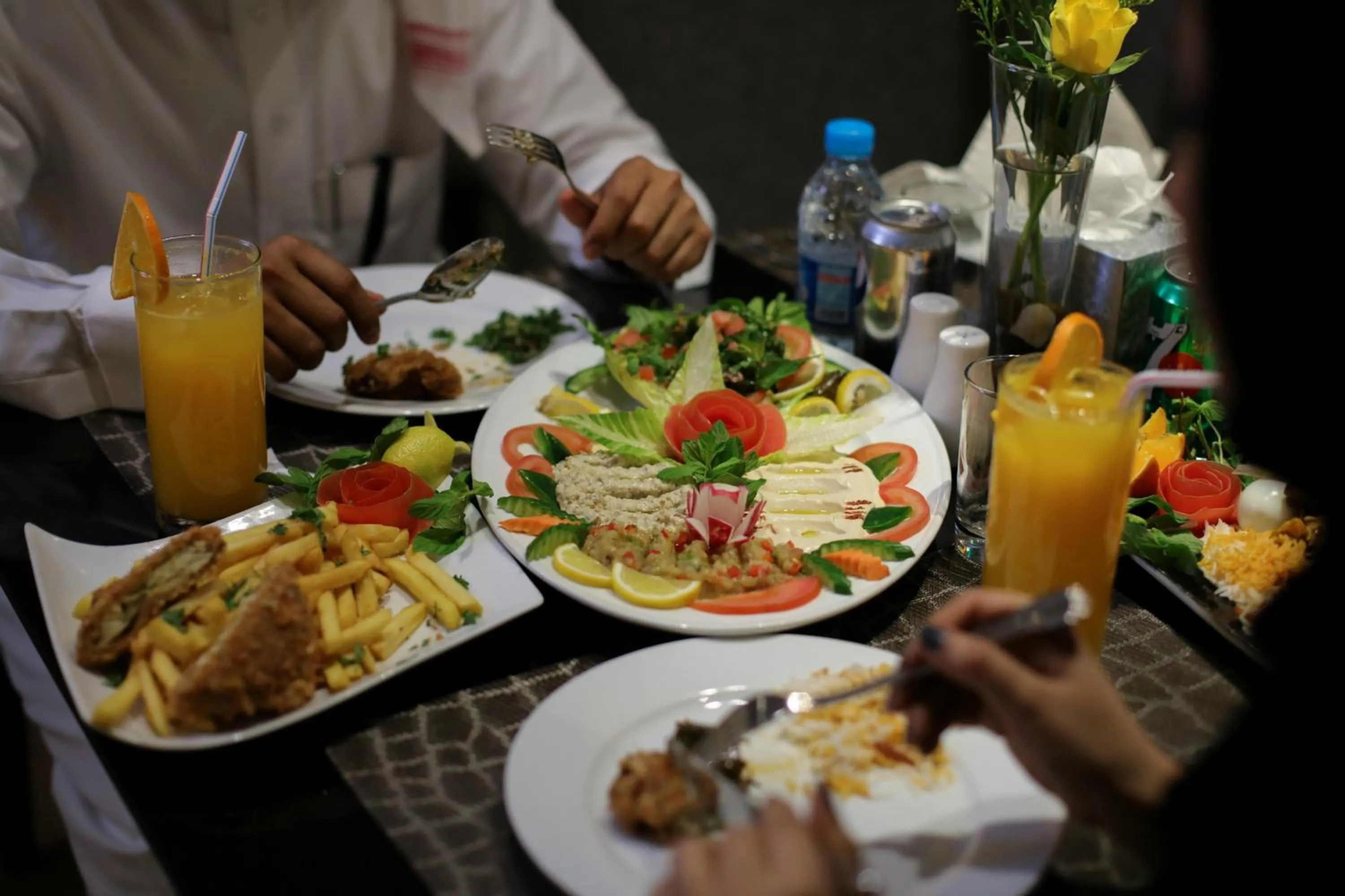 Restaurant/places to eat in Continent Al Waha Hotel Riyad