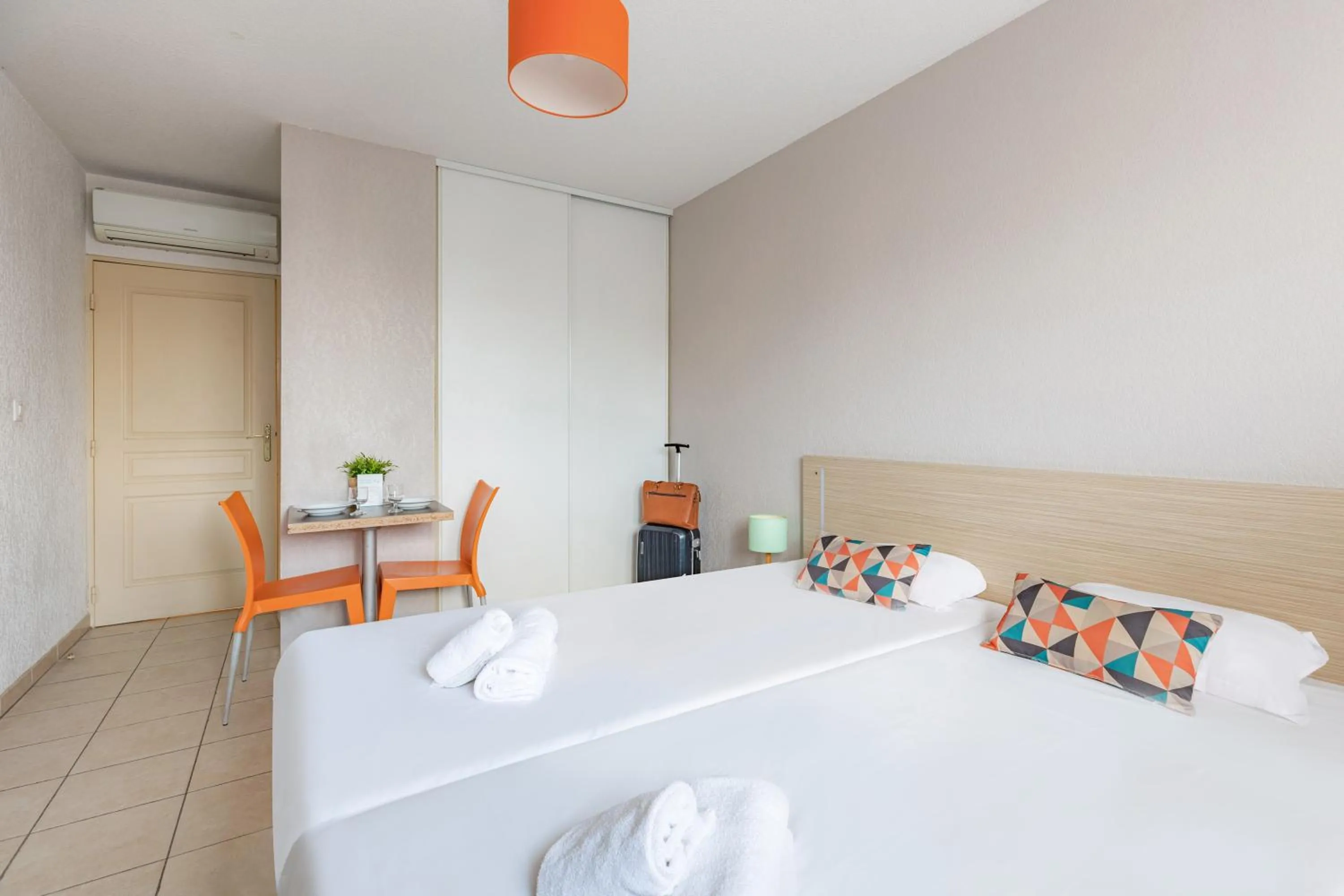 Bed in Appart'City Classic Marseille Aéroport - Vitrolles