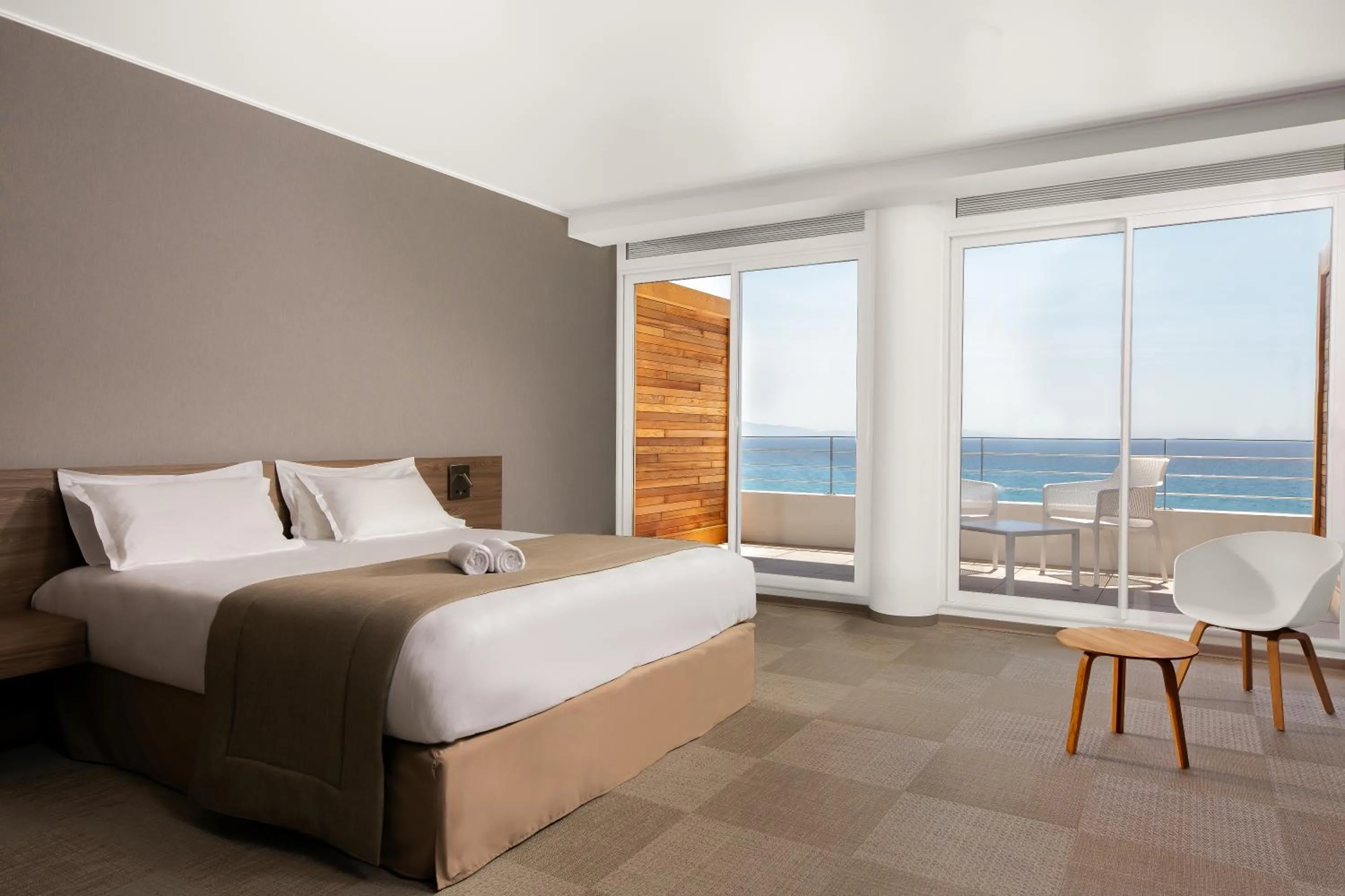 View (from property/room), Bed in Hôtel Cala di Sole