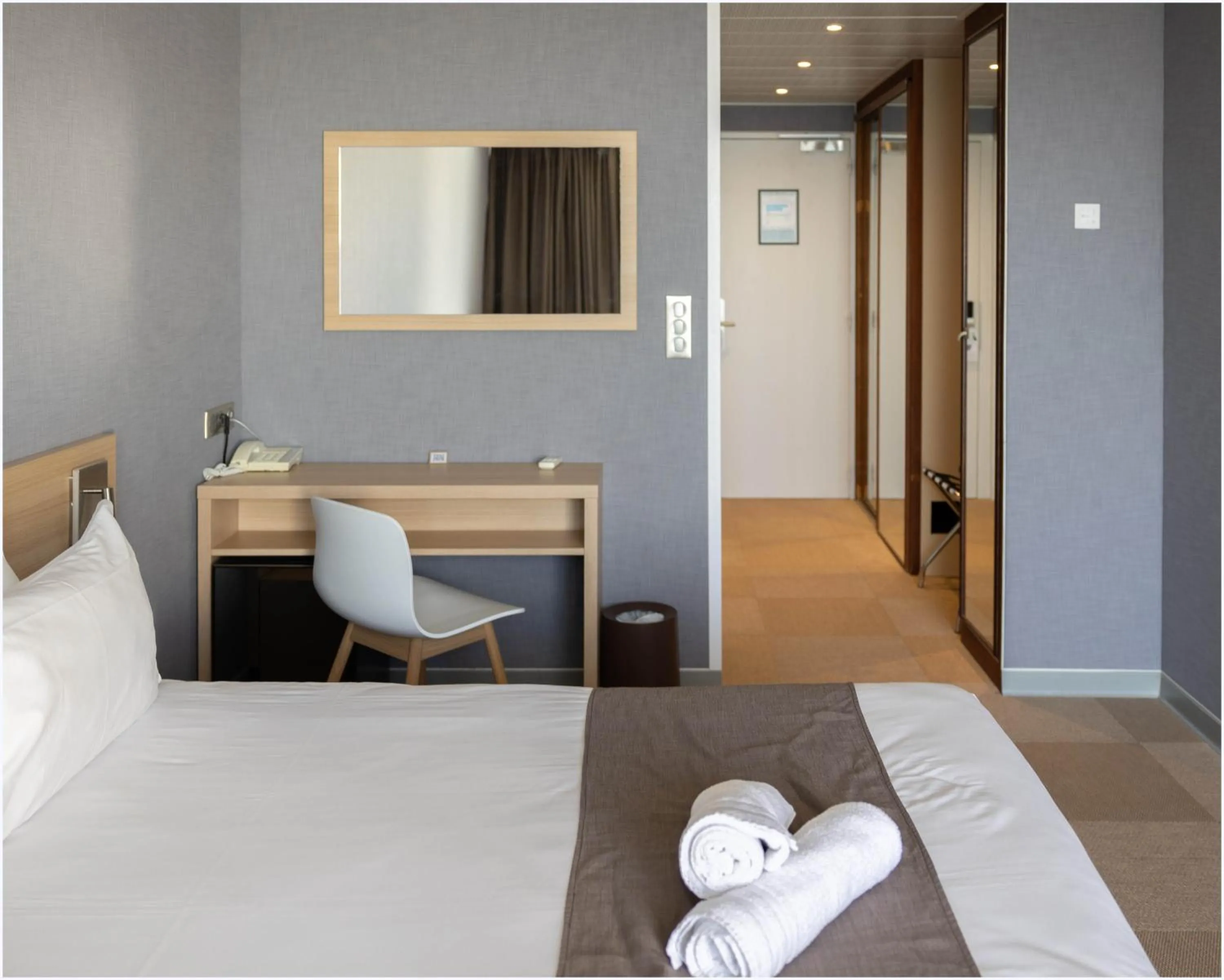 Photo of the whole room, Bed in Hôtel Cala di Sole