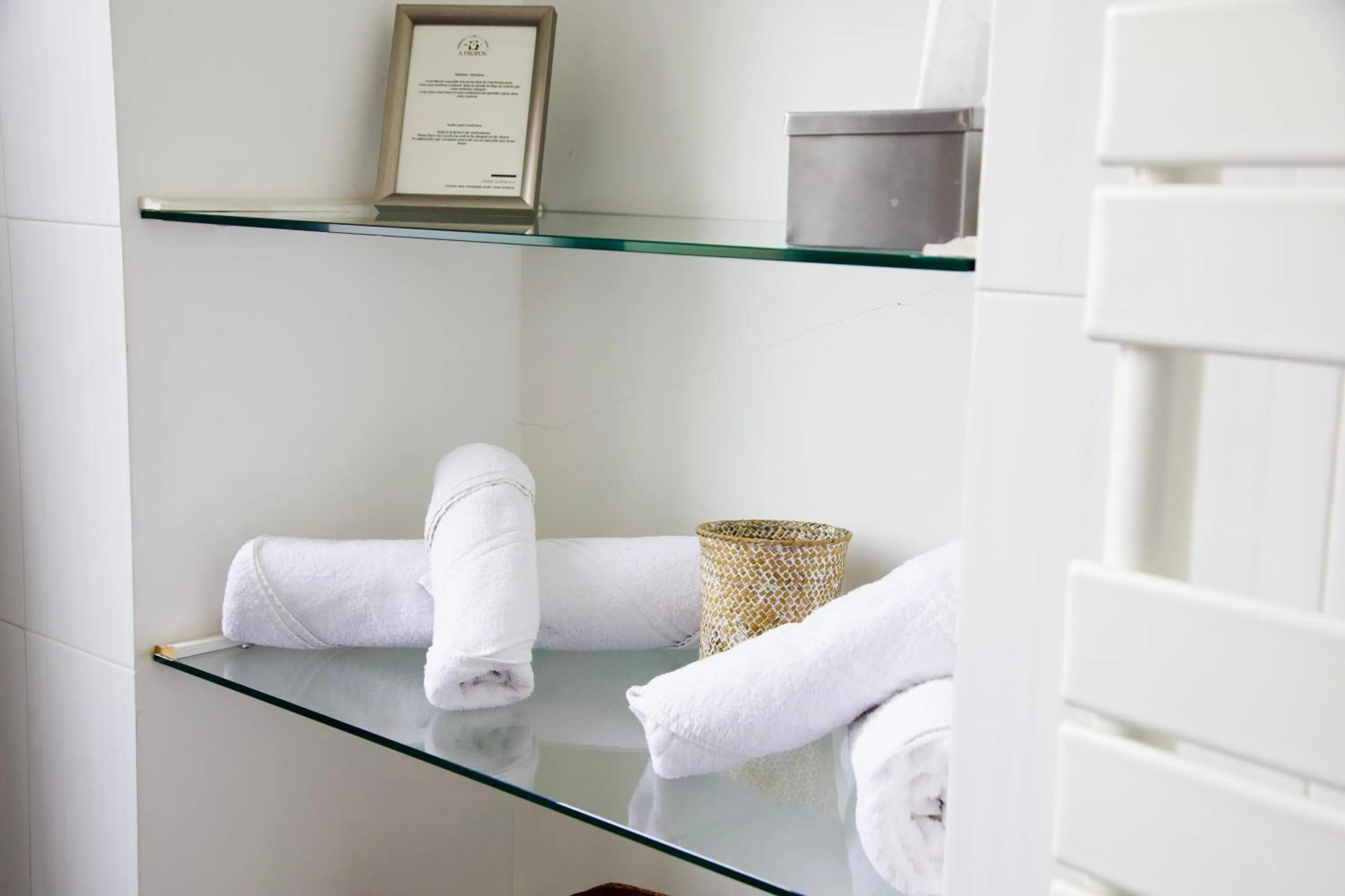 Bathroom, Bed in LA MAISON CIARA - Suites et chambres