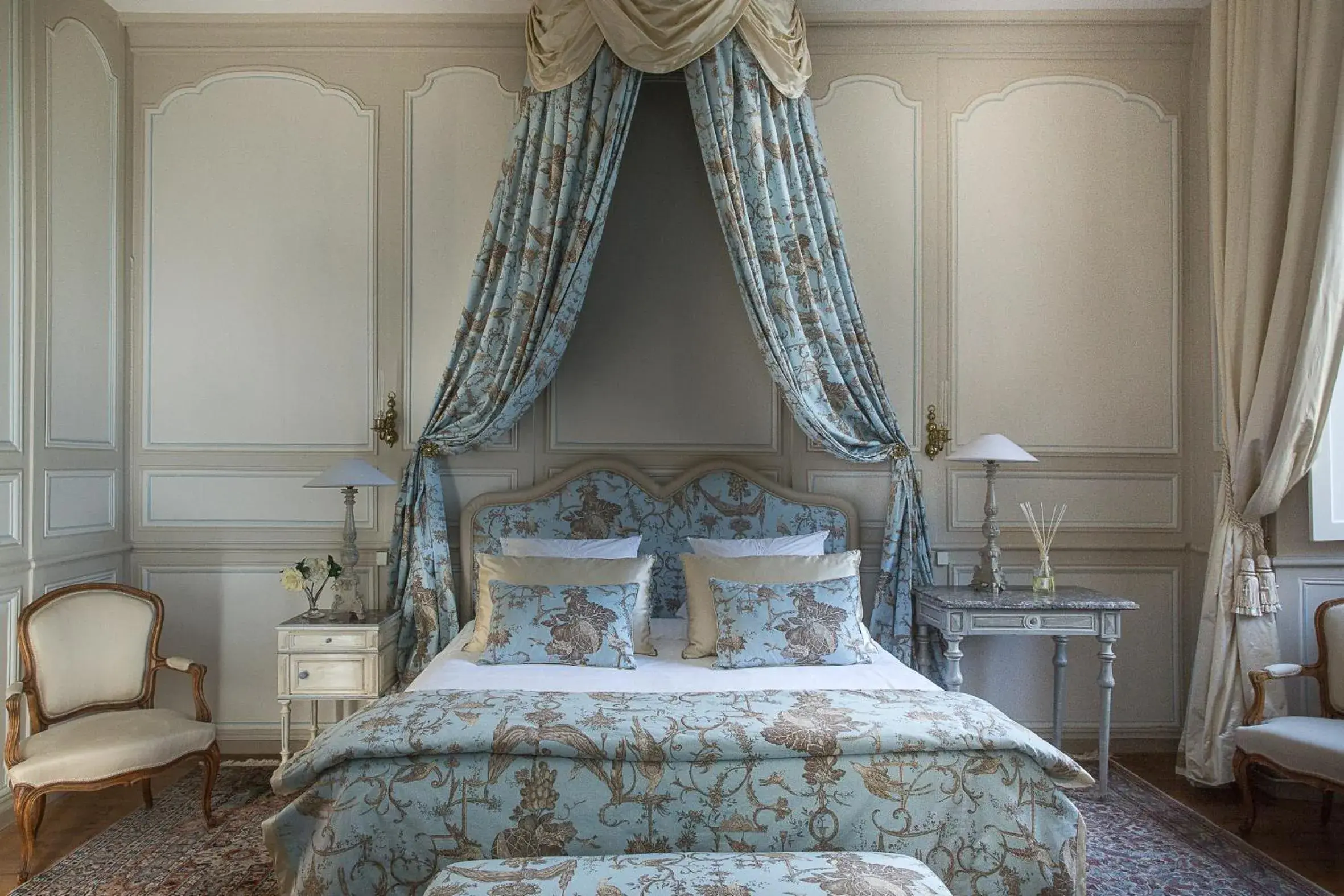 Photo of the whole room, Bed in Château de La Ballue - Teritoria Photo of the whole room, Bed in Château de La Ballue - Teritoria