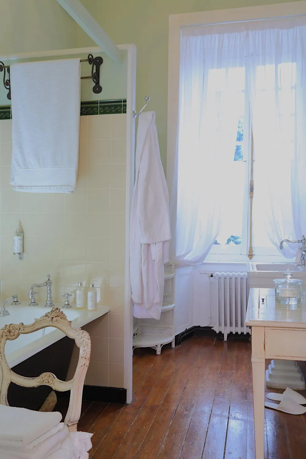 Bathroom, Bed in Château de La Ballue - Teritoria