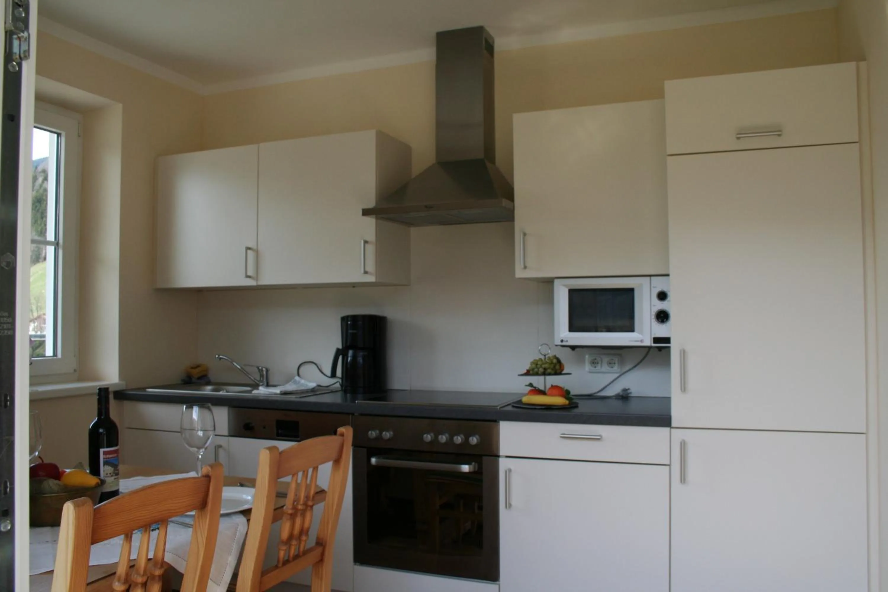 Kitchen or kitchenette in Hotel Gasthof Schweizerhaus