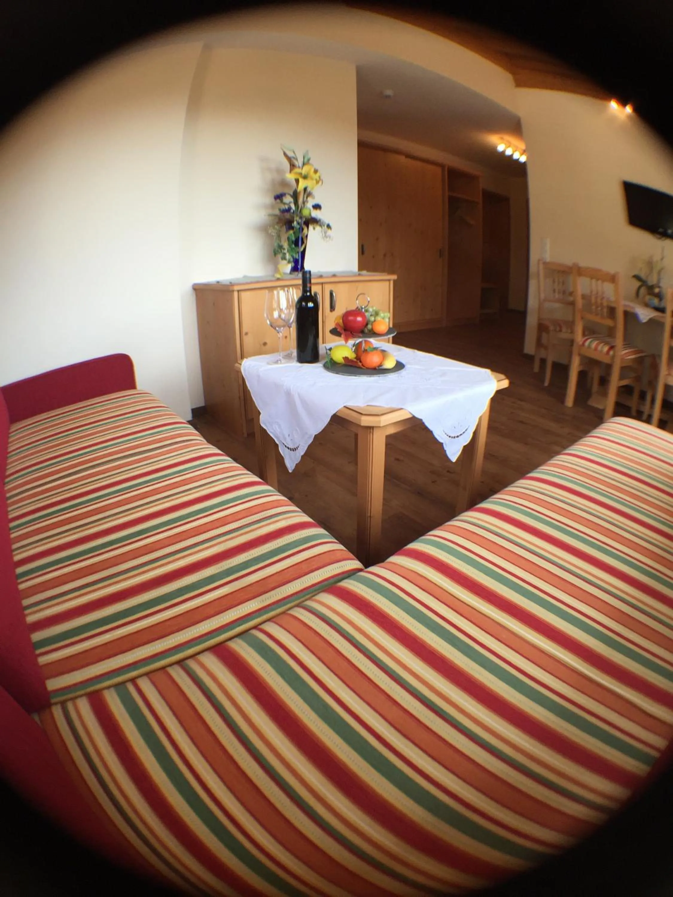 Living room, Bed in Hotel Gasthof Schweizerhaus