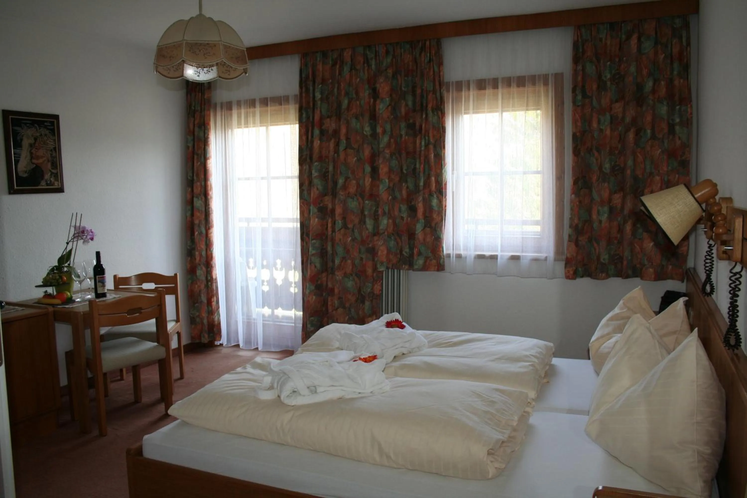 Balcony/Terrace, Bed in Hotel Gasthof Schweizerhaus