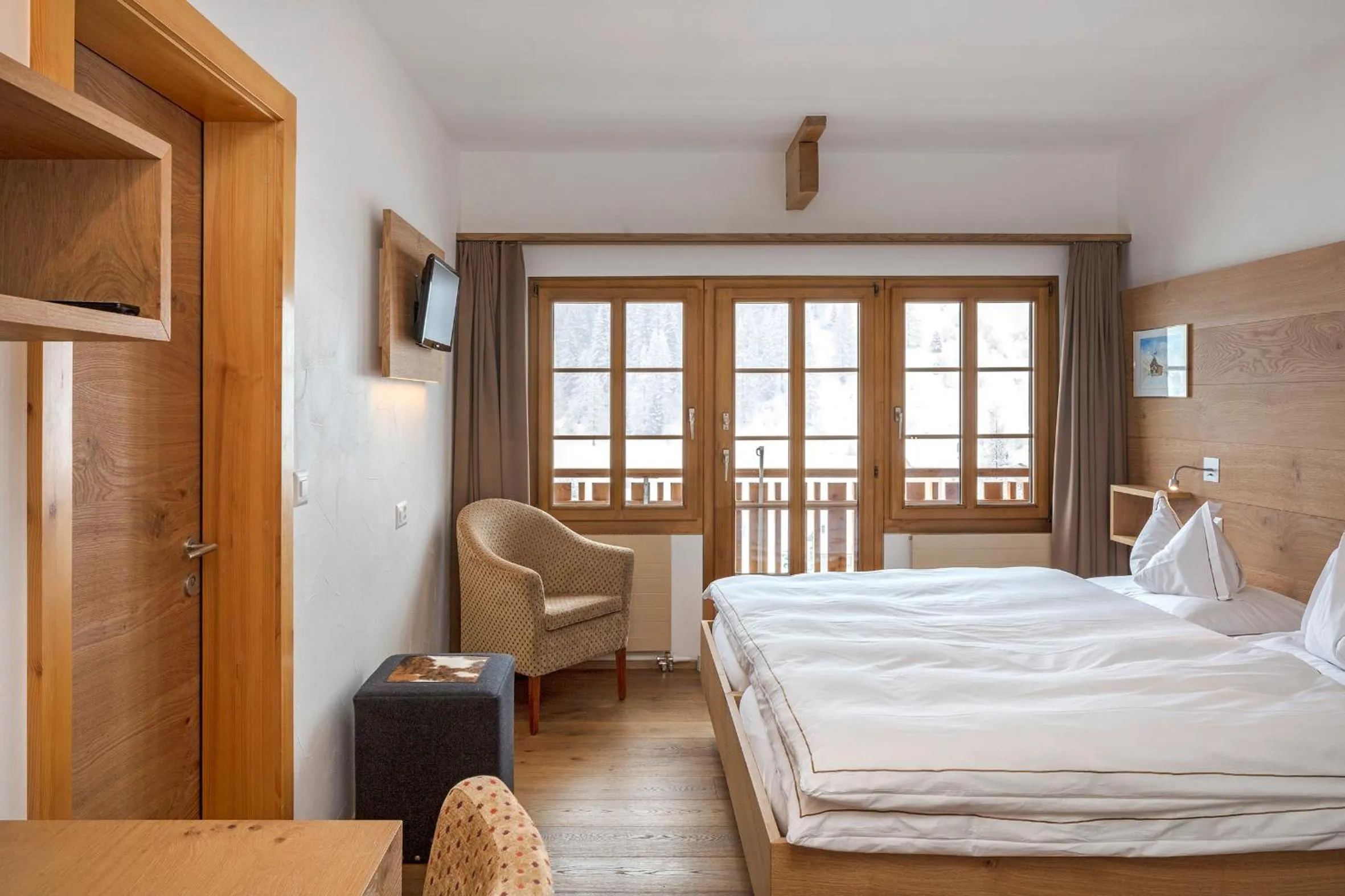 Photo of the whole room in Hotel Edelweiss Blatten Lötschental