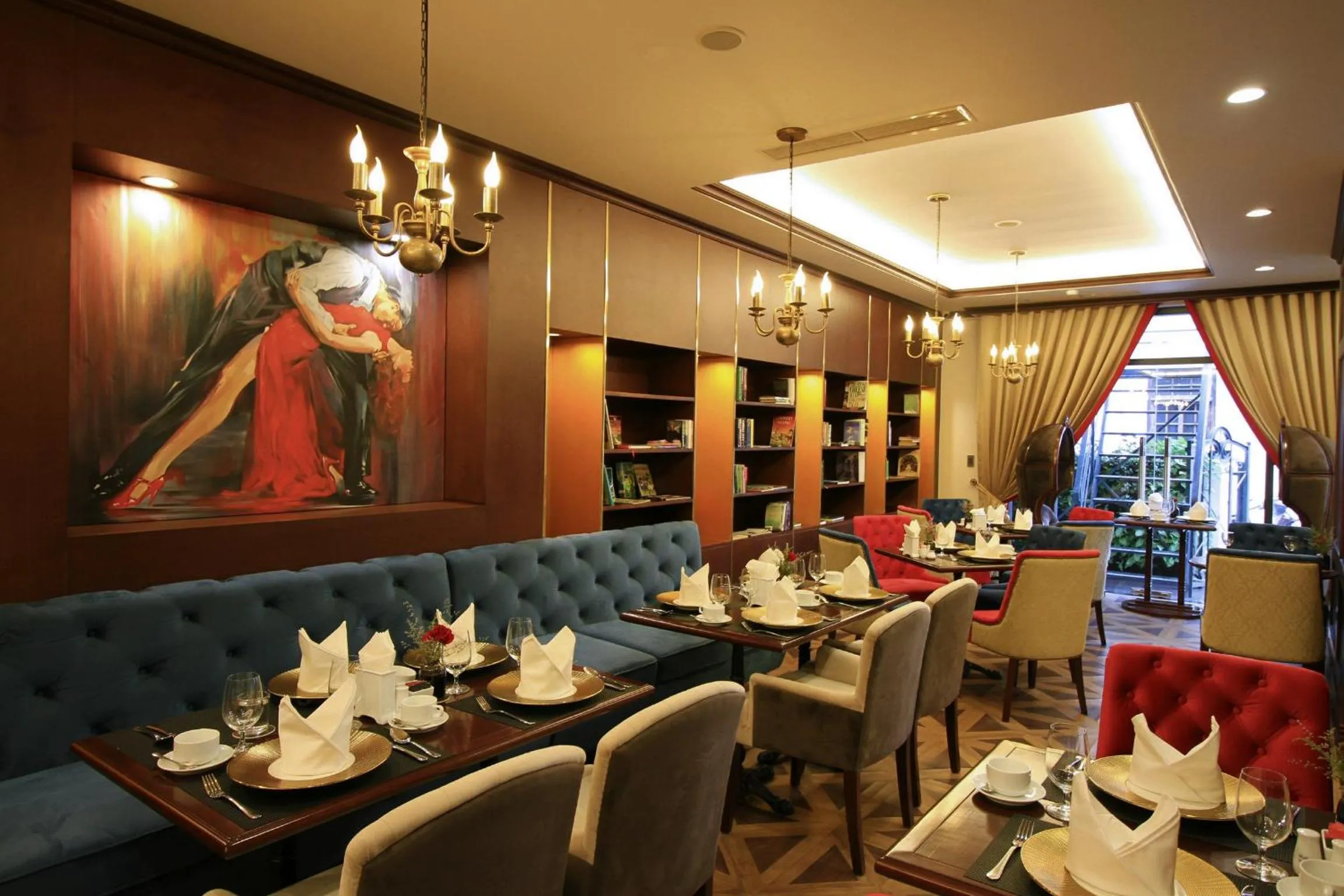 Restaurant/places to eat in The Scarlett Boutique Hotel