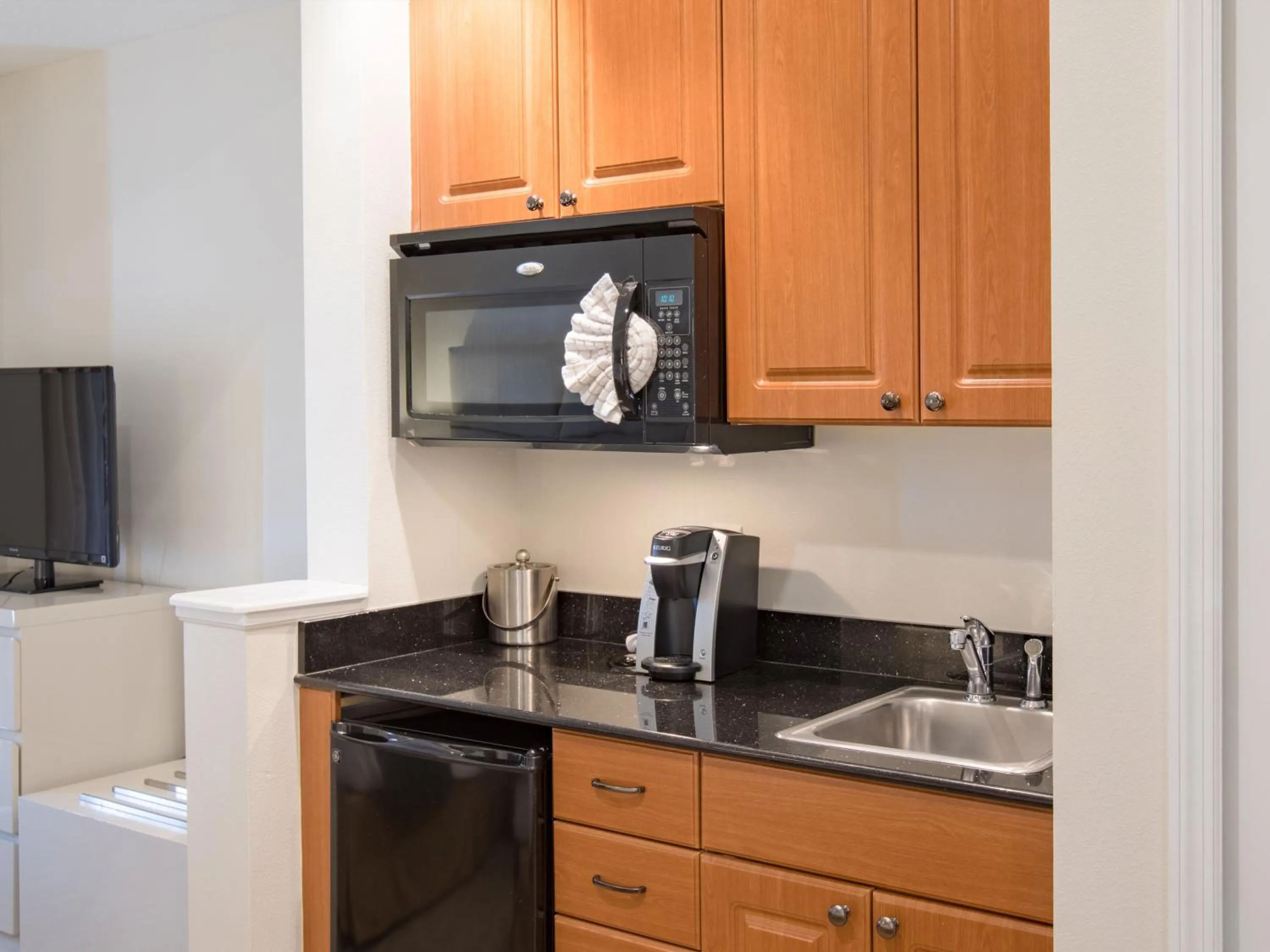 Coffee/tea facilities in The Point Hotel & Suites Universal