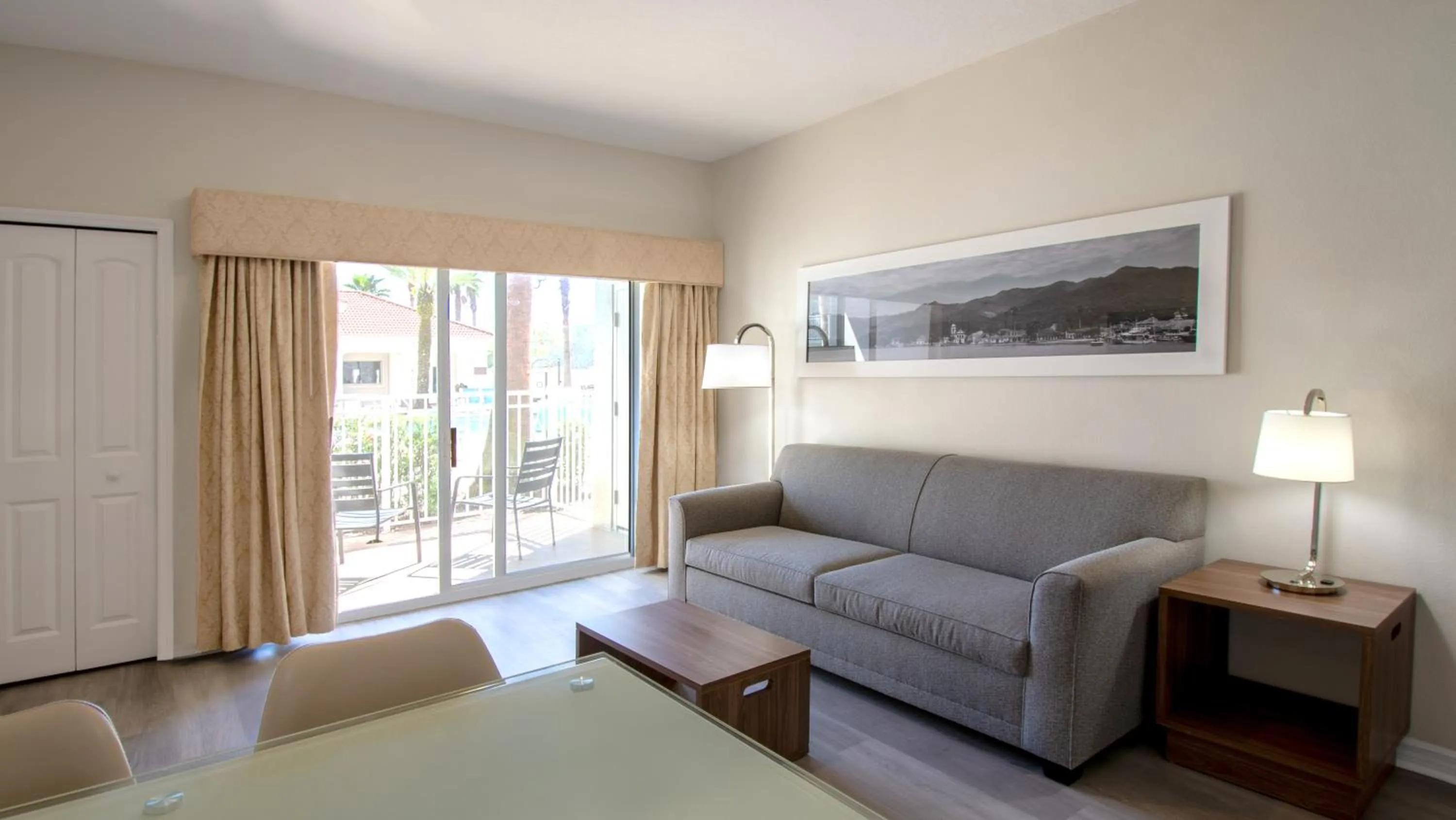 Patio in The Point Hotel & Suites Universal