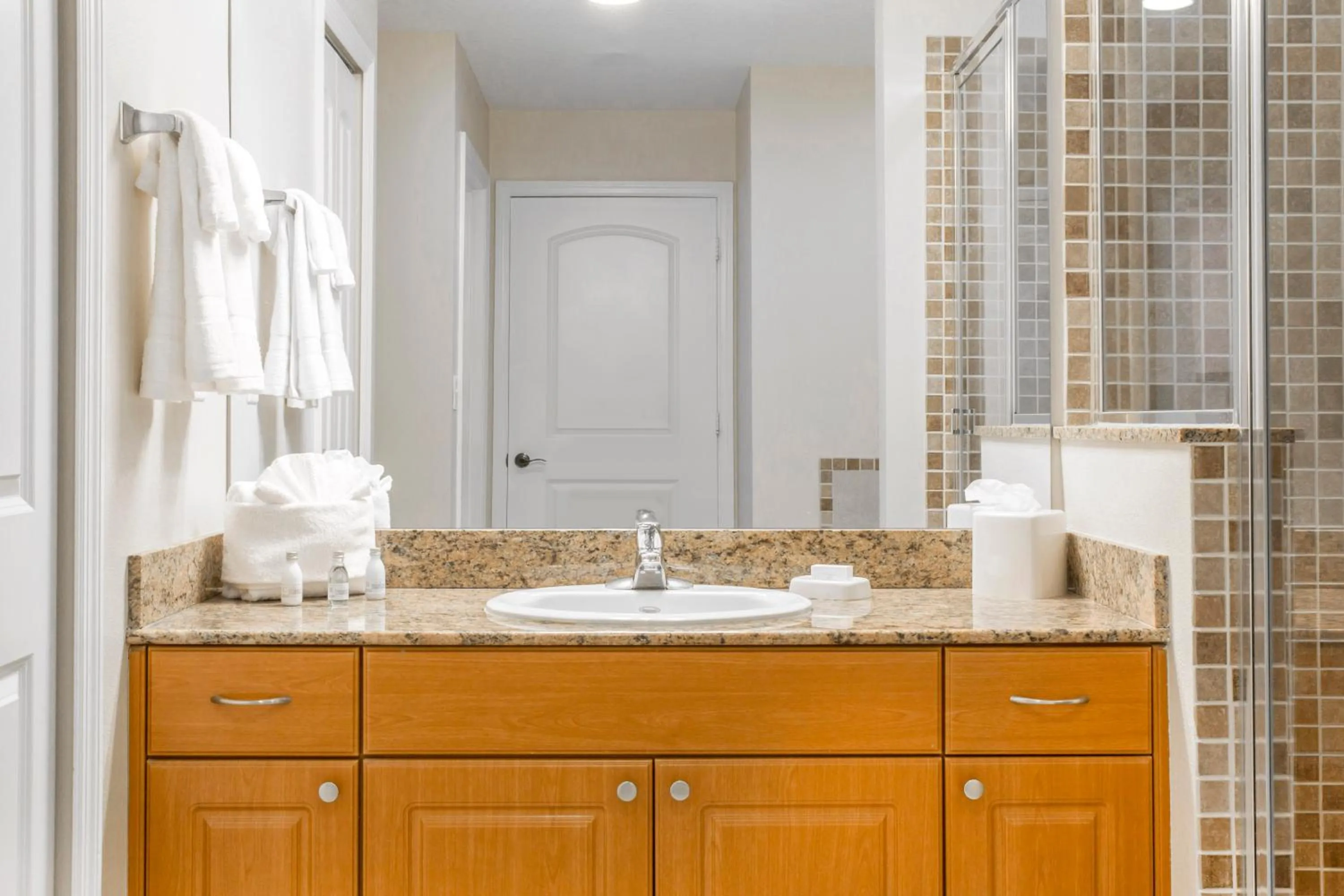 Shower in The Point Hotel & Suites Universal