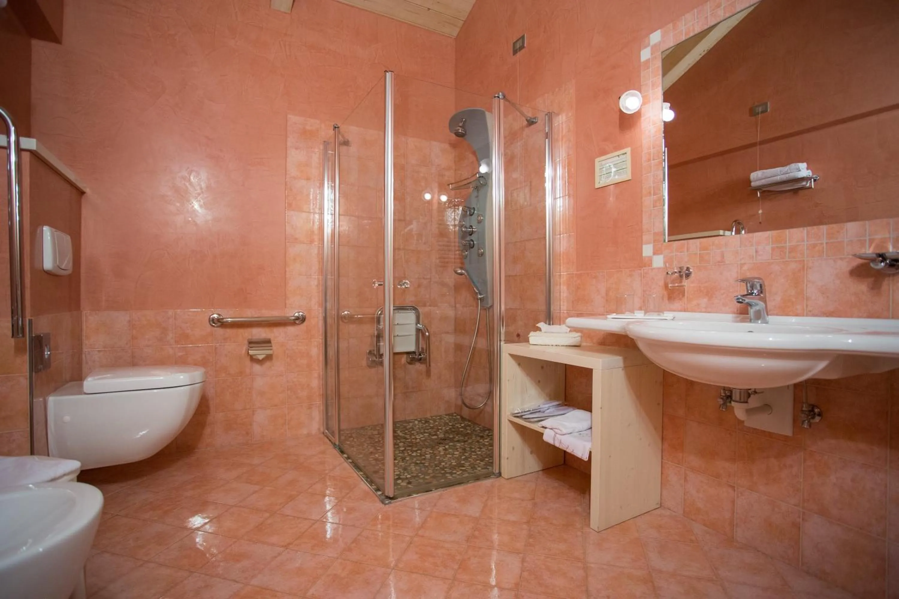 Bathroom in Castelir Suite Hotel