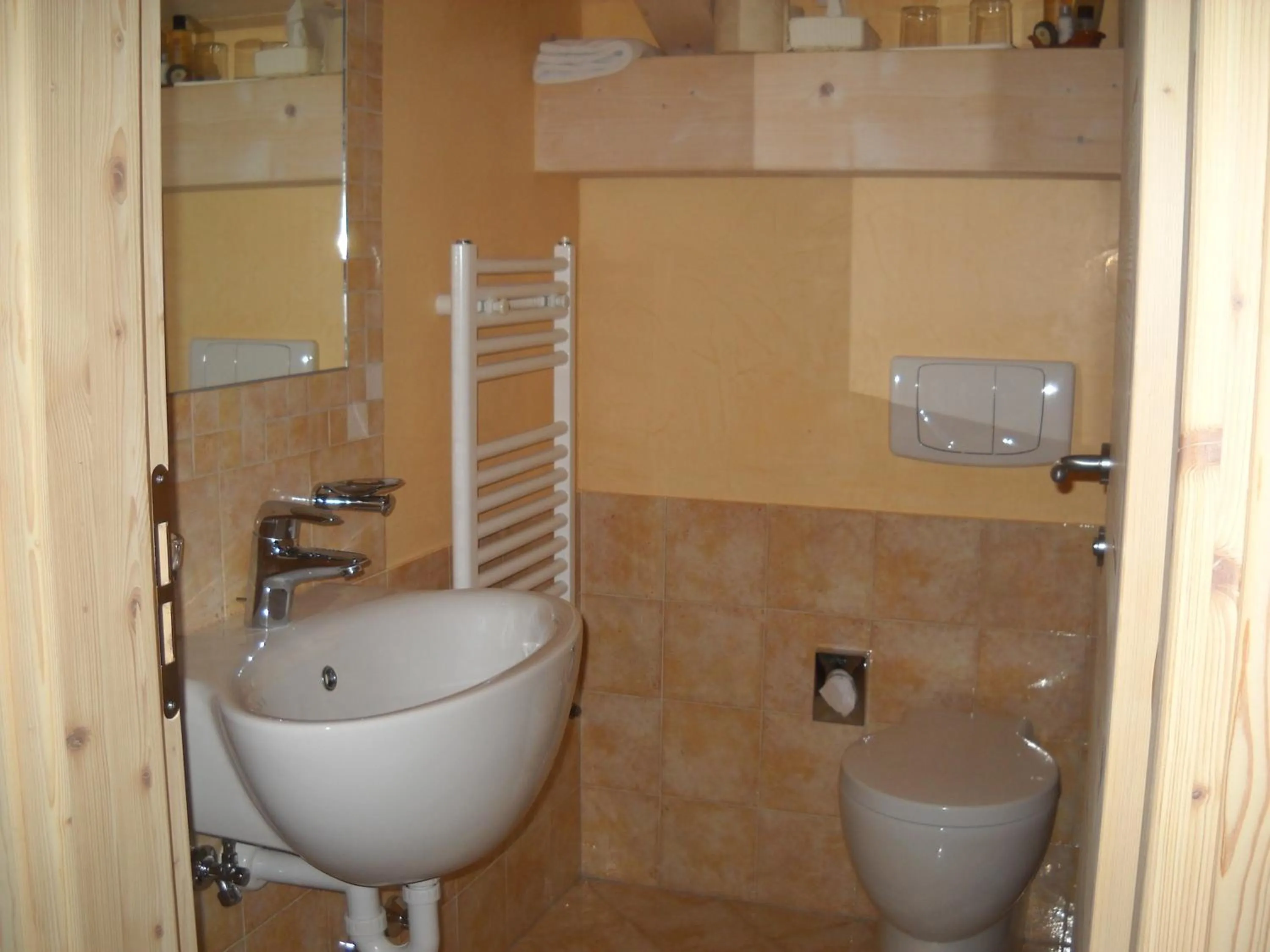Toilet in Castelir Suite Hotel