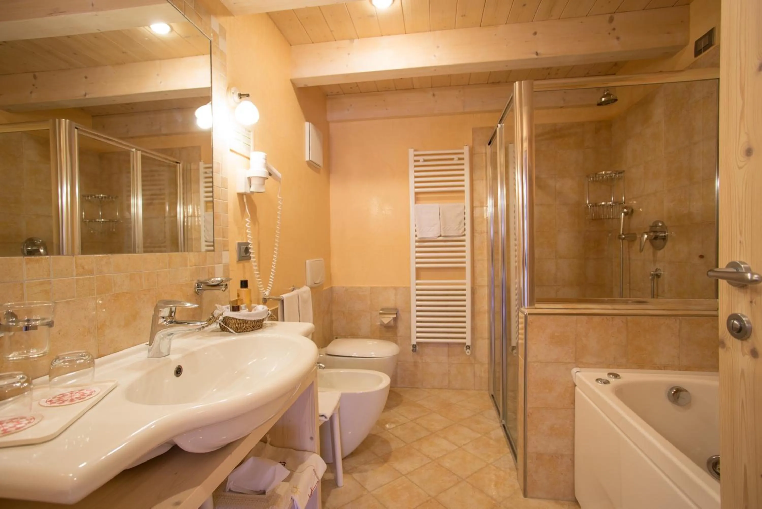 Bathroom in Castelir Suite Hotel