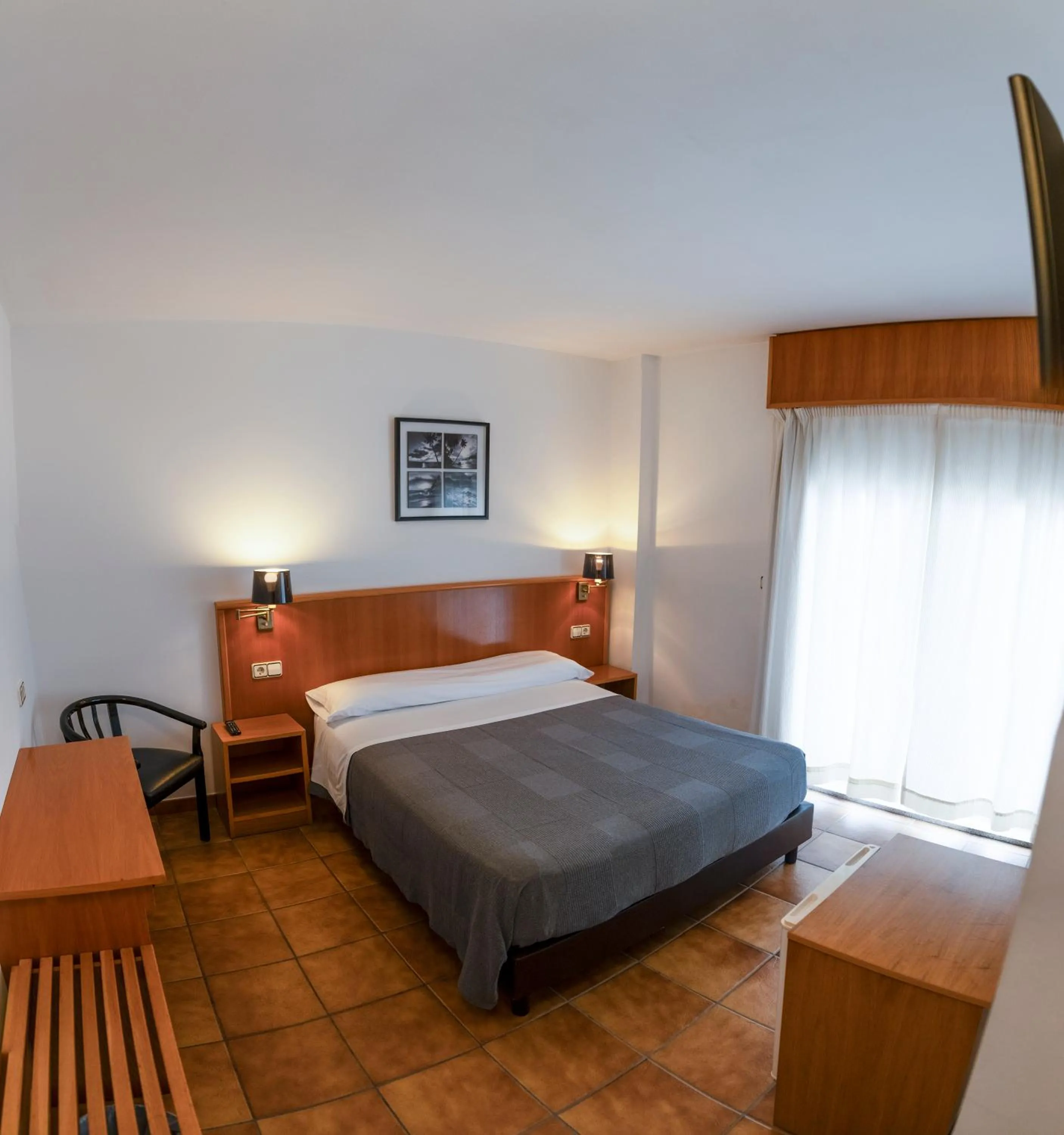 Photo of the whole room, Bed in Brisarte