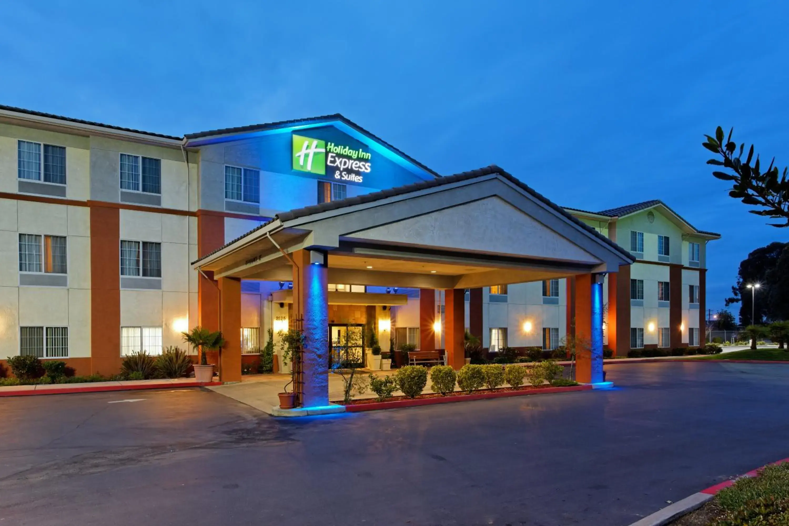 Property building in Holiday Inn Express San Pablo - Richmond Area by IHG Property building in Holiday Inn Express San Pablo - Richmond Area by IHG