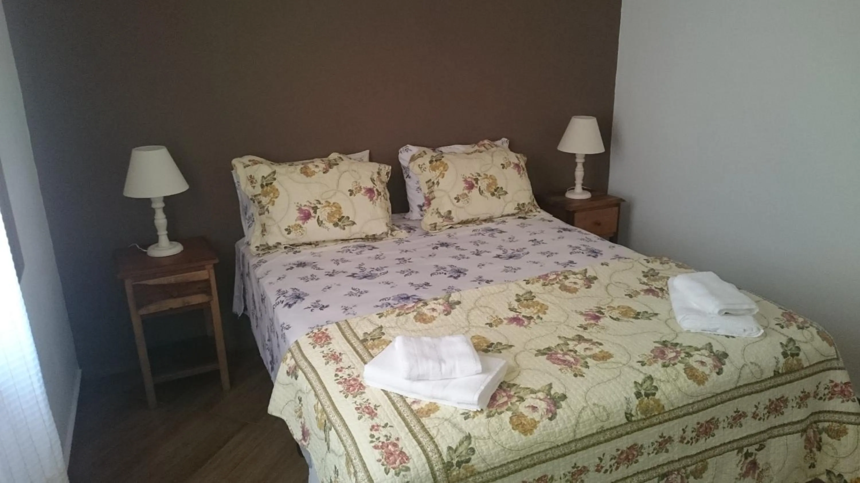 Property building, Bed in pousada canarinho