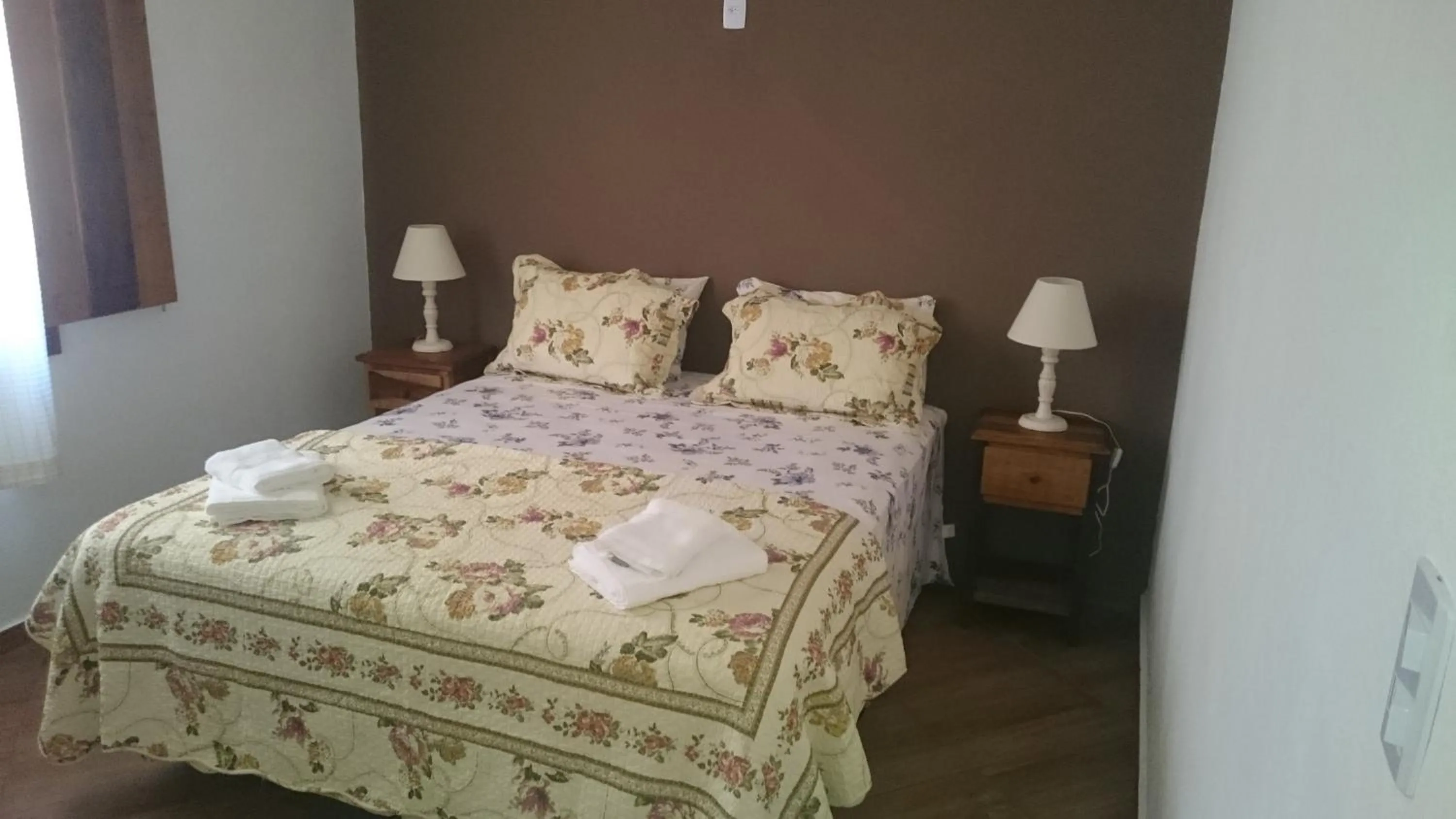Property building, Bed in pousada canarinho