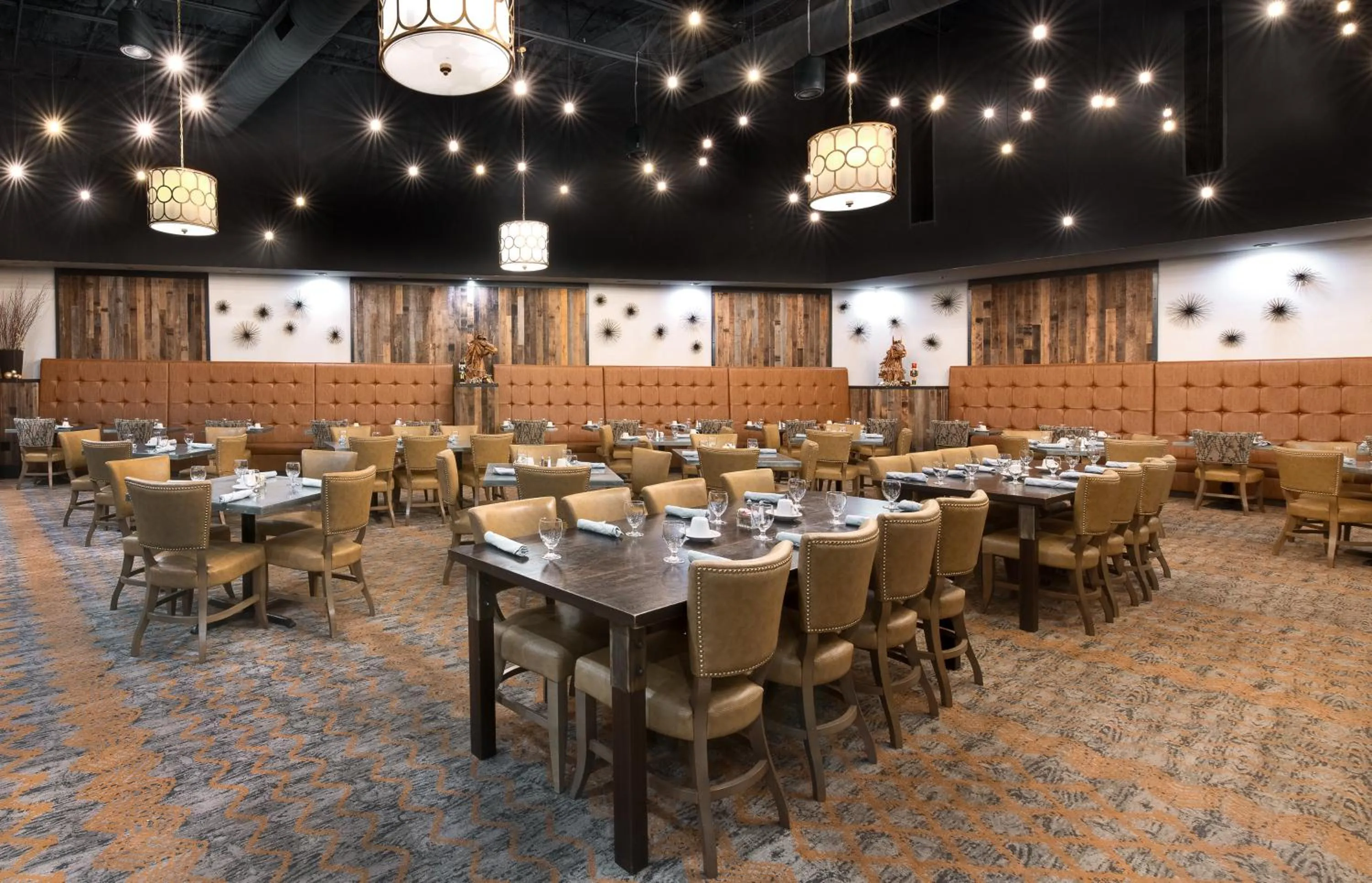 Restaurant/places to eat in Crowne Plaza Resort Asheville by IHG