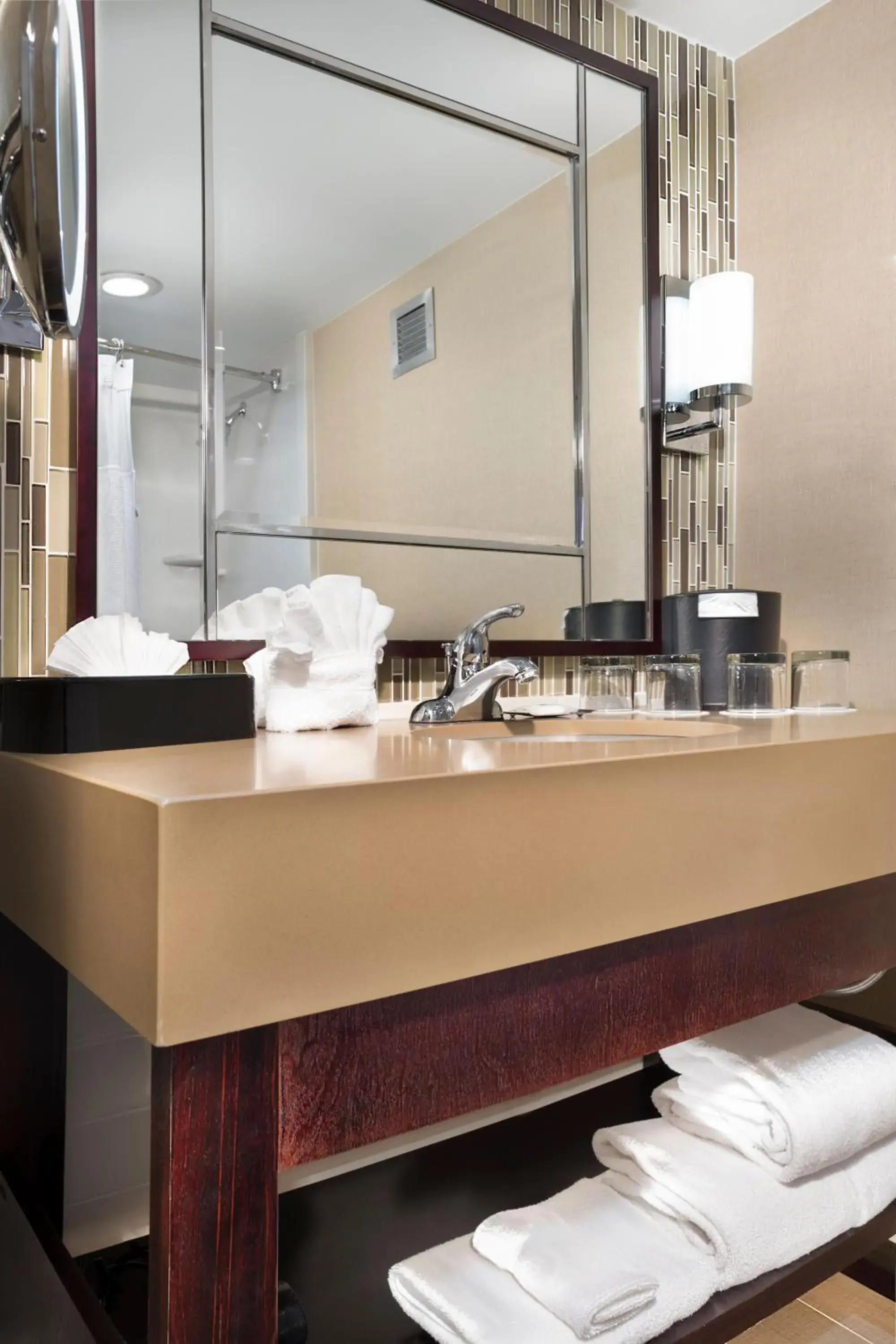 Standard Queen Room with Two Queen Beds and Balcony in Crowne Plaza Resort Asheville by IHG Standard Queen Room with Two Queen Beds and Balcony in Crowne Plaza Resort Asheville by IHG