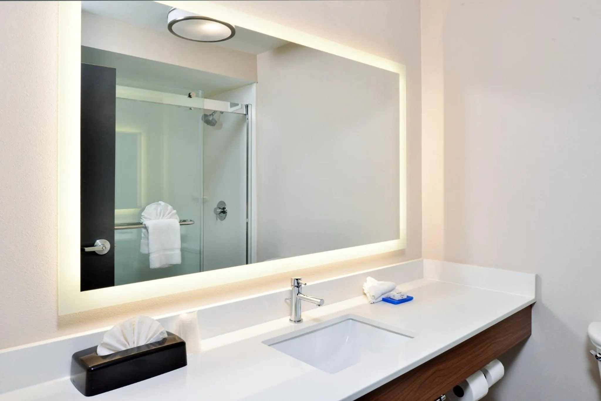 Photo of the whole room in Holiday Inn Express Winston-Salem Medical Ctr Area