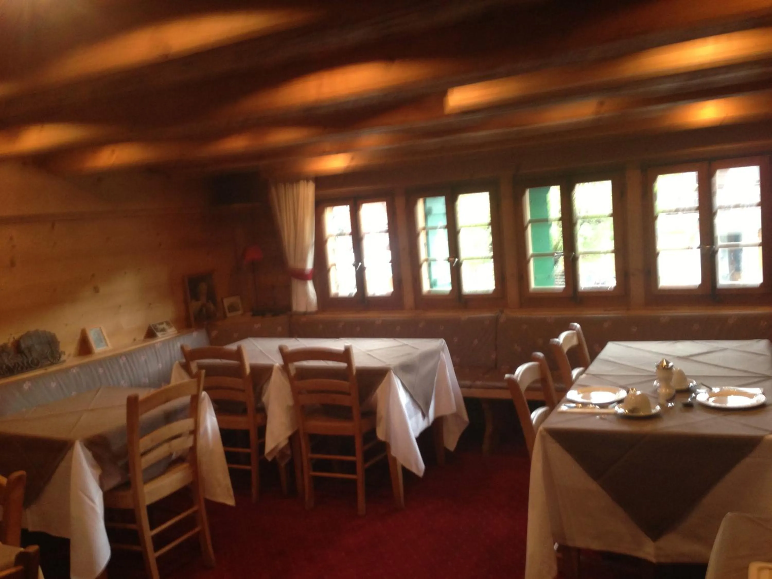 Restaurant/places to eat in Auberge de la poste
