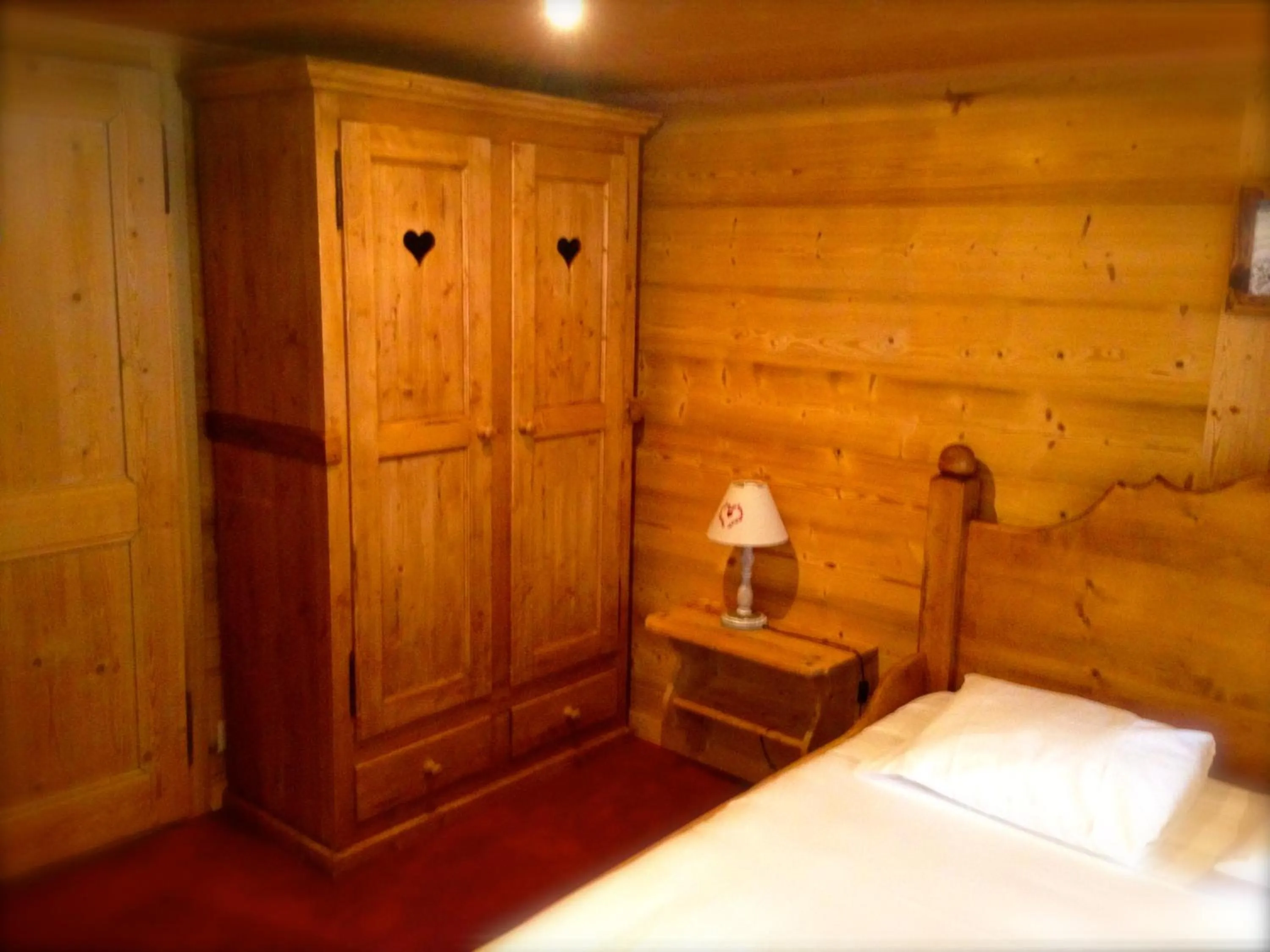 Decorative detail, Bed in Auberge de la poste