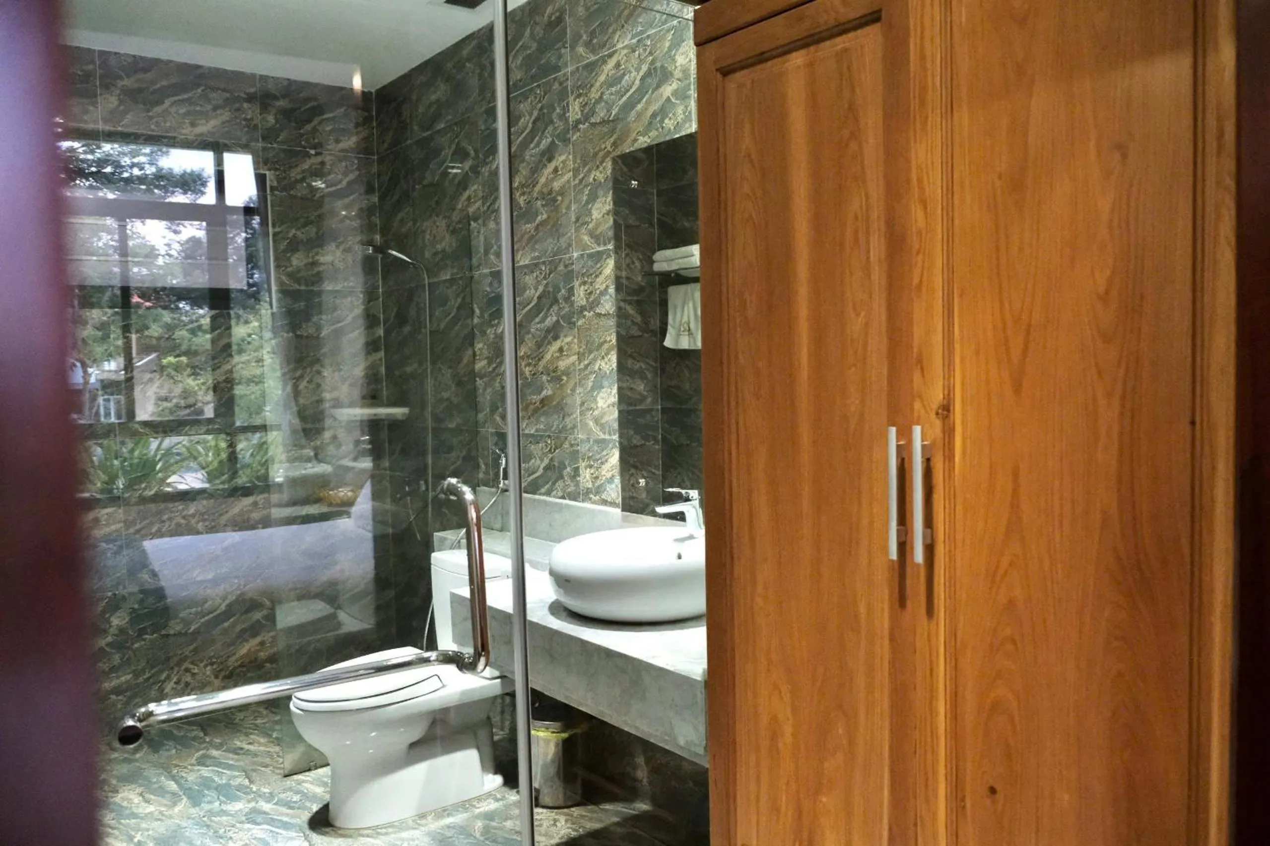 Toilet in Kim Minh Apartment & Hotel