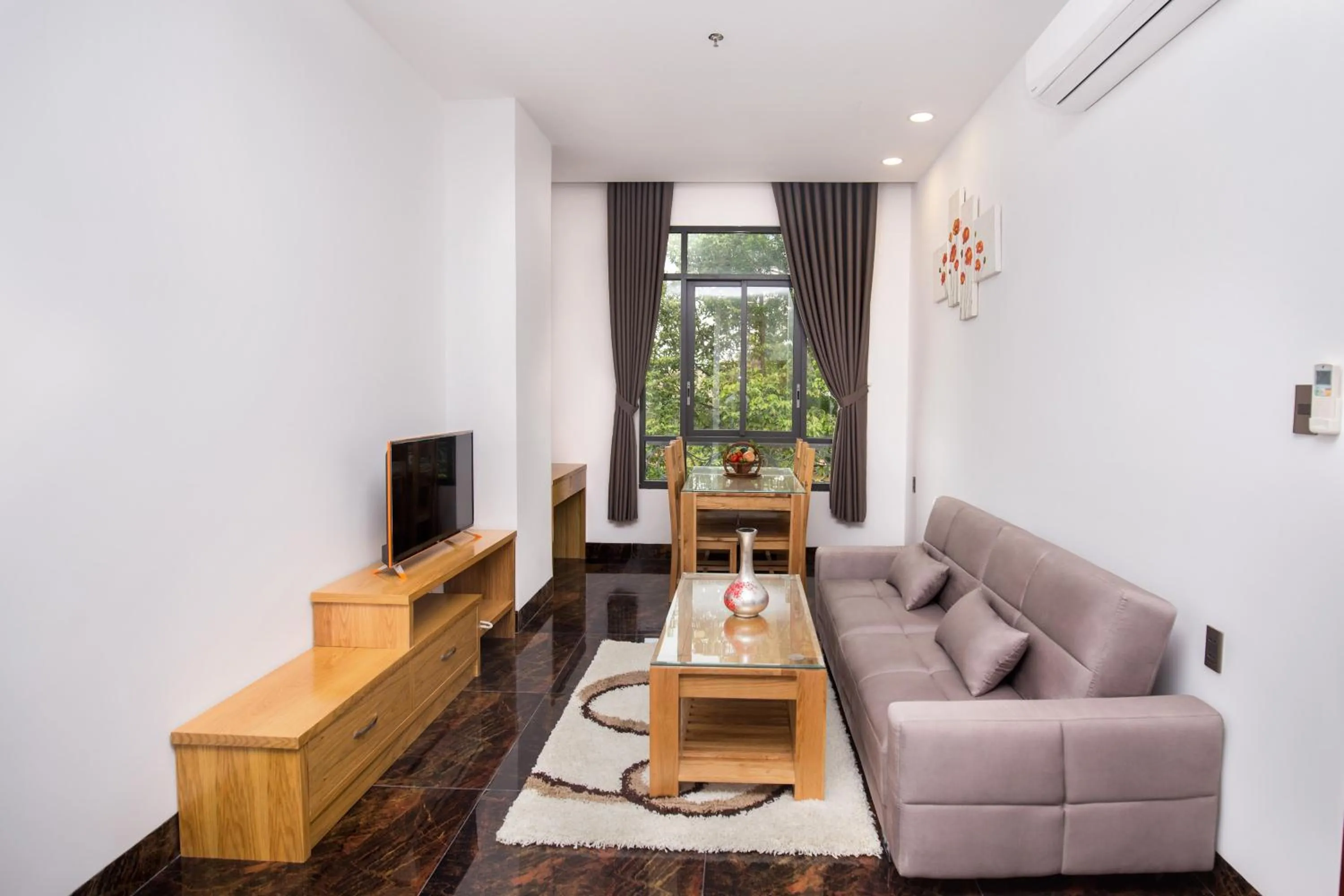 Communal lounge/ TV room in Kim Minh Apartment & Hotel