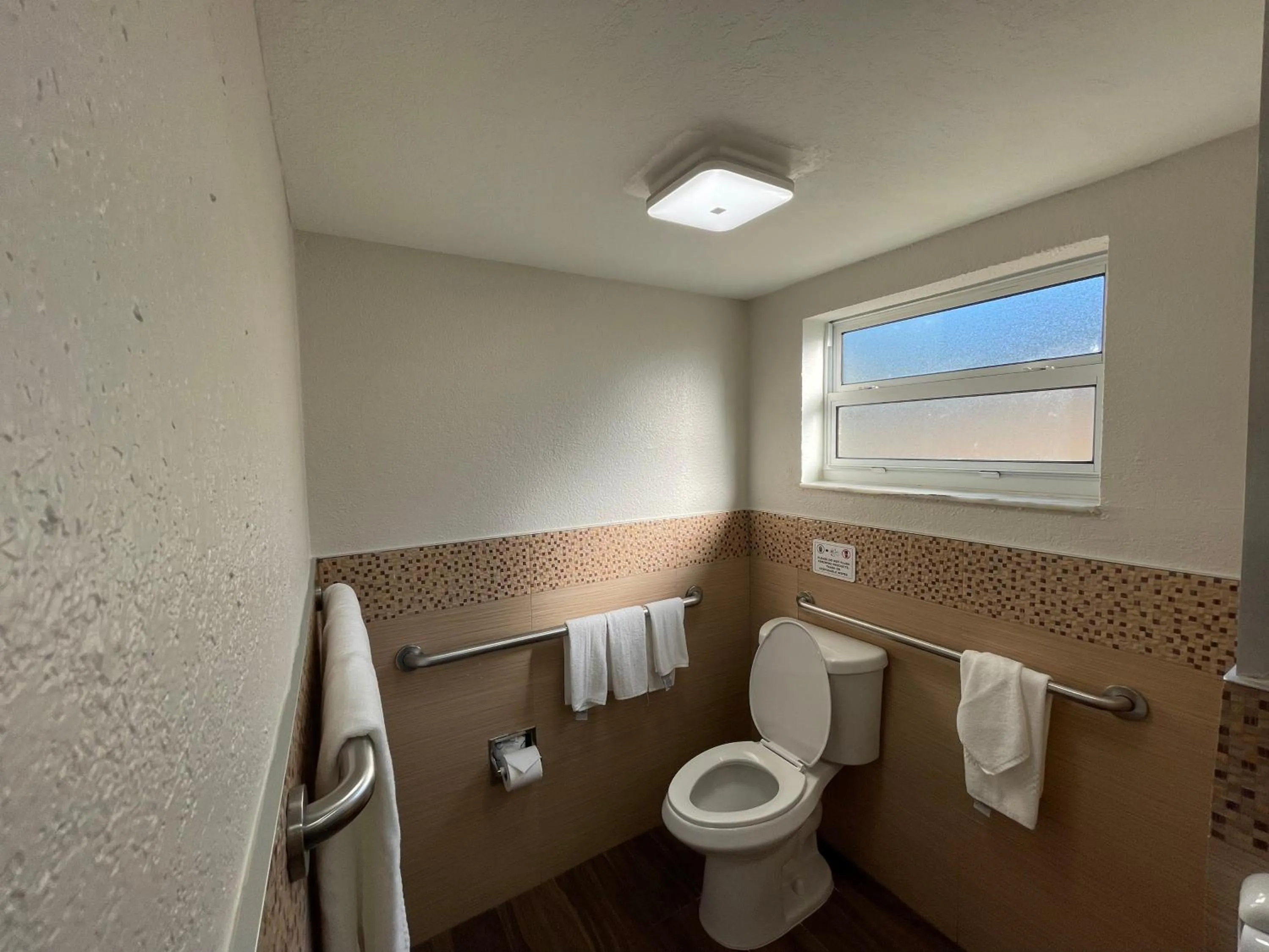 Bathroom in Quality Inn & Suites Airport-Cruise Port Hollywood