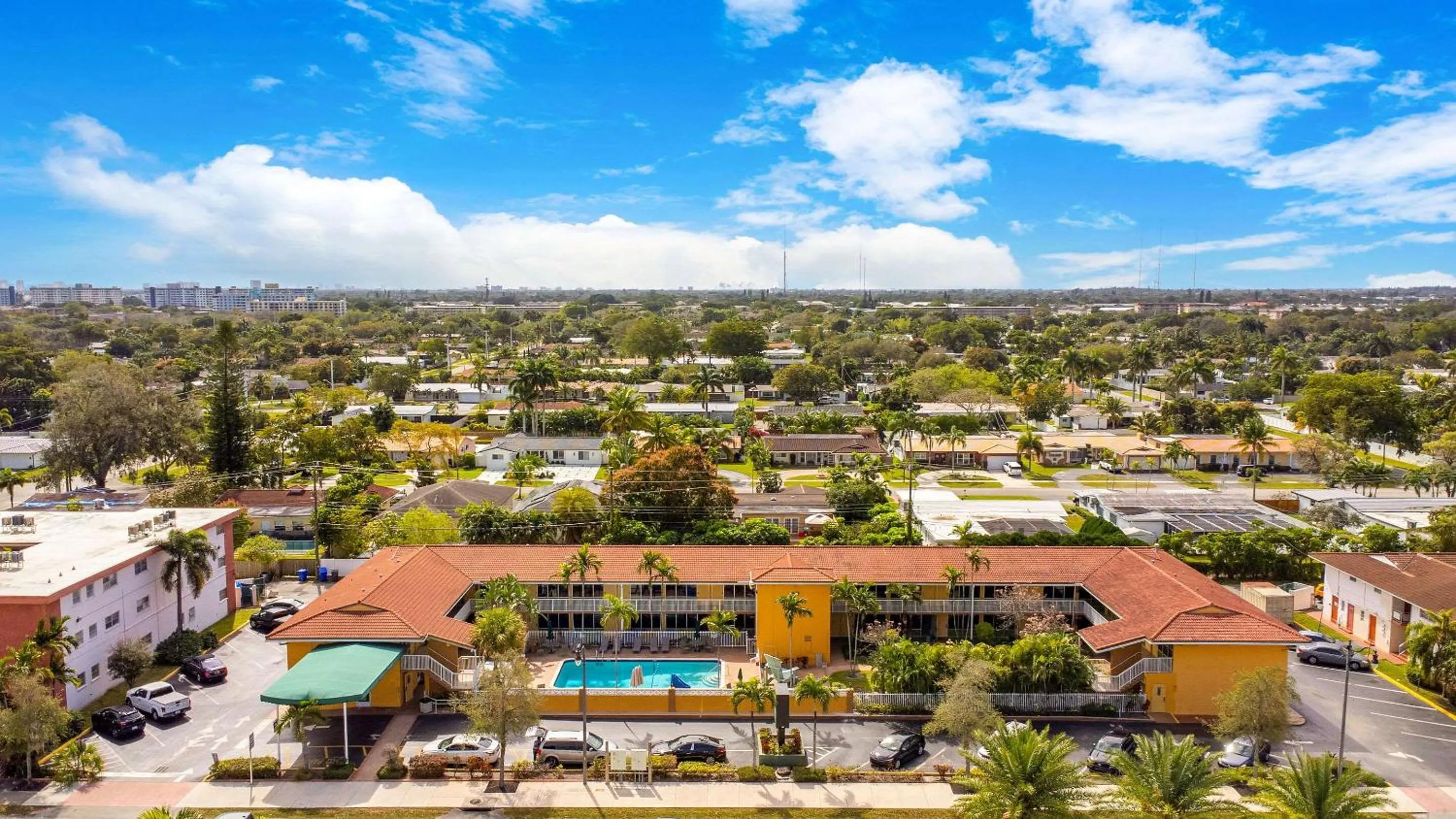 Property building in Quality Inn & Suites Airport-Cruise Port Hollywood