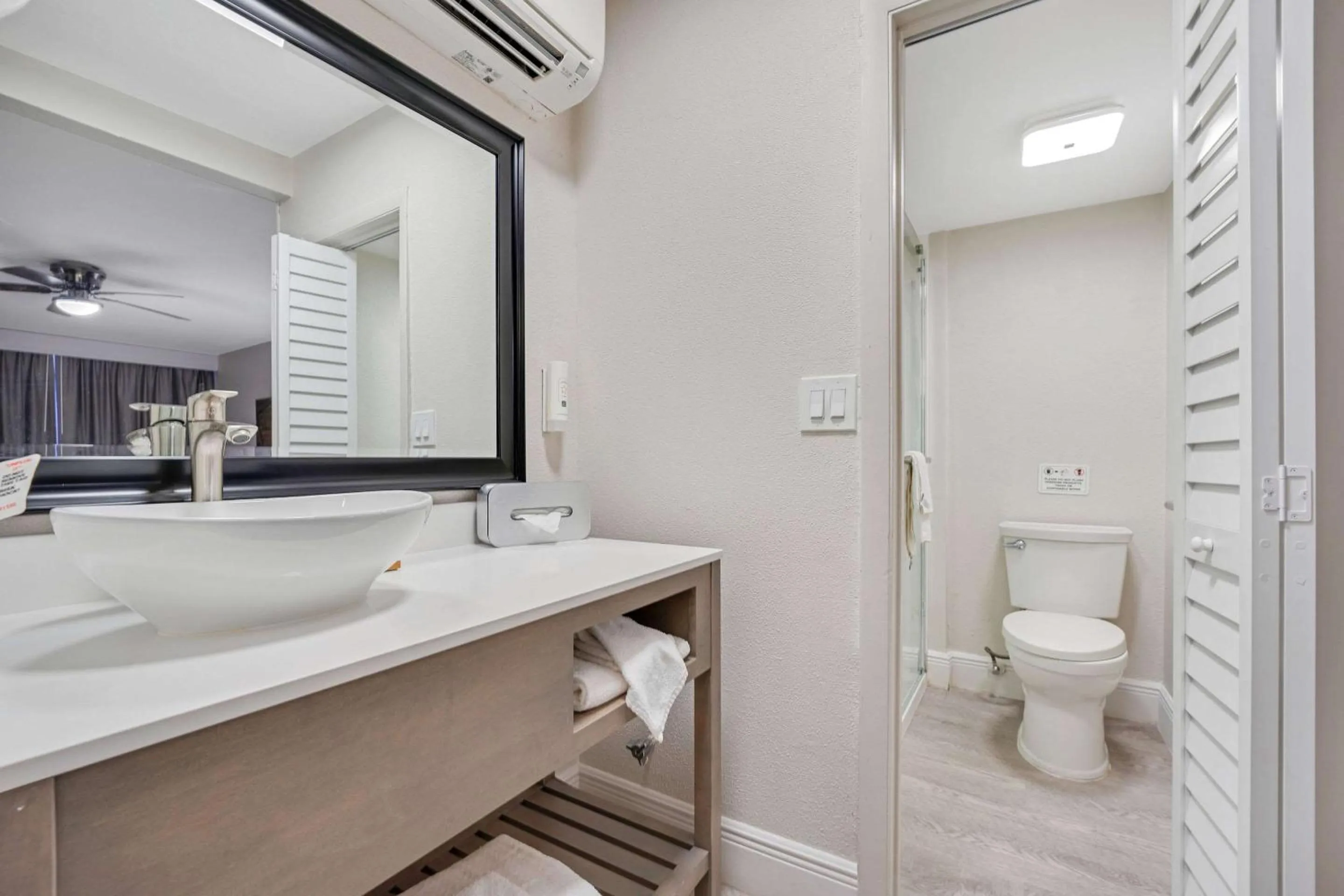 Bedroom in Quality Inn & Suites Airport-Cruise Port Hollywood