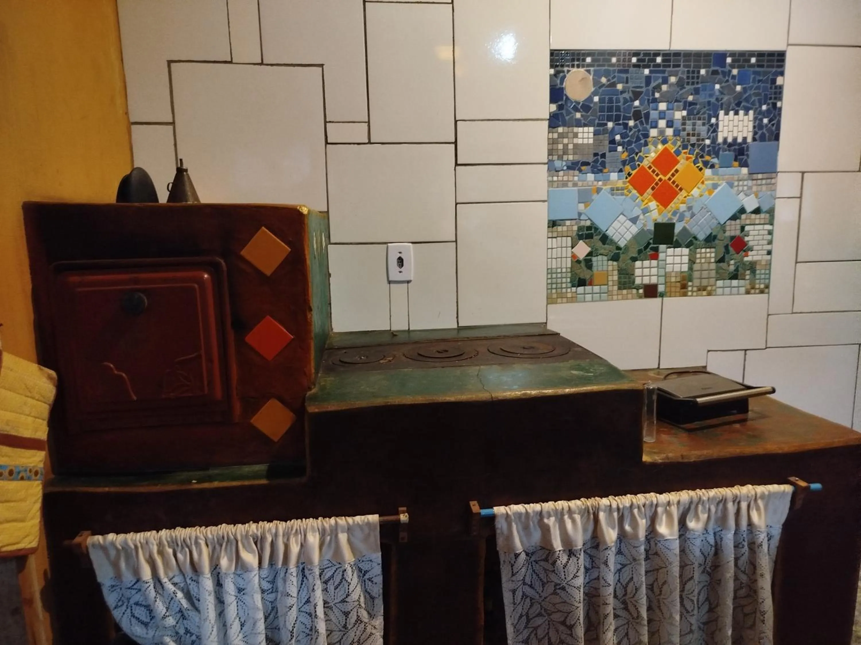Communal kitchen in Chalé de Pedra - Hospedaria