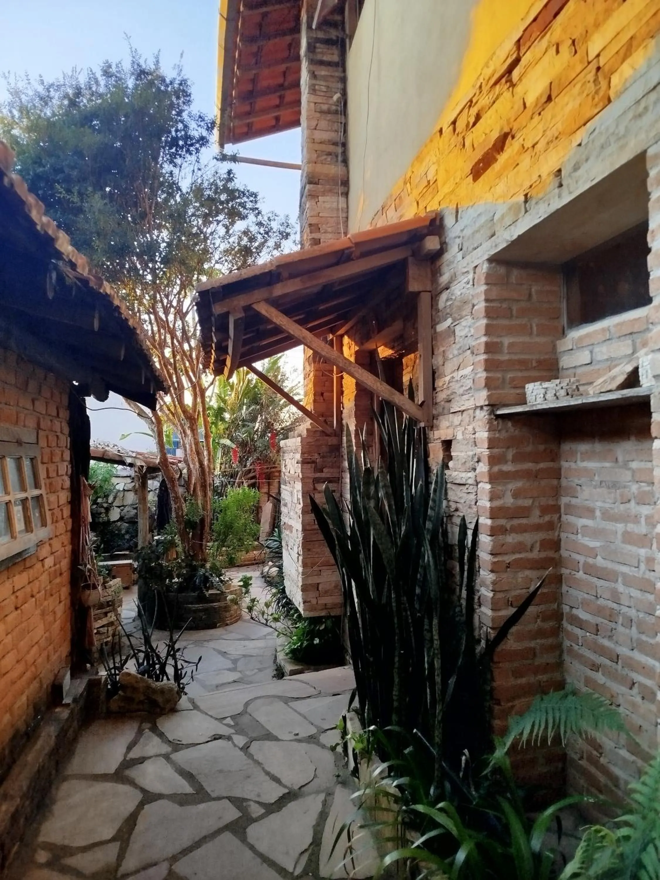Property building in Chalé de Pedra - Hospedaria
