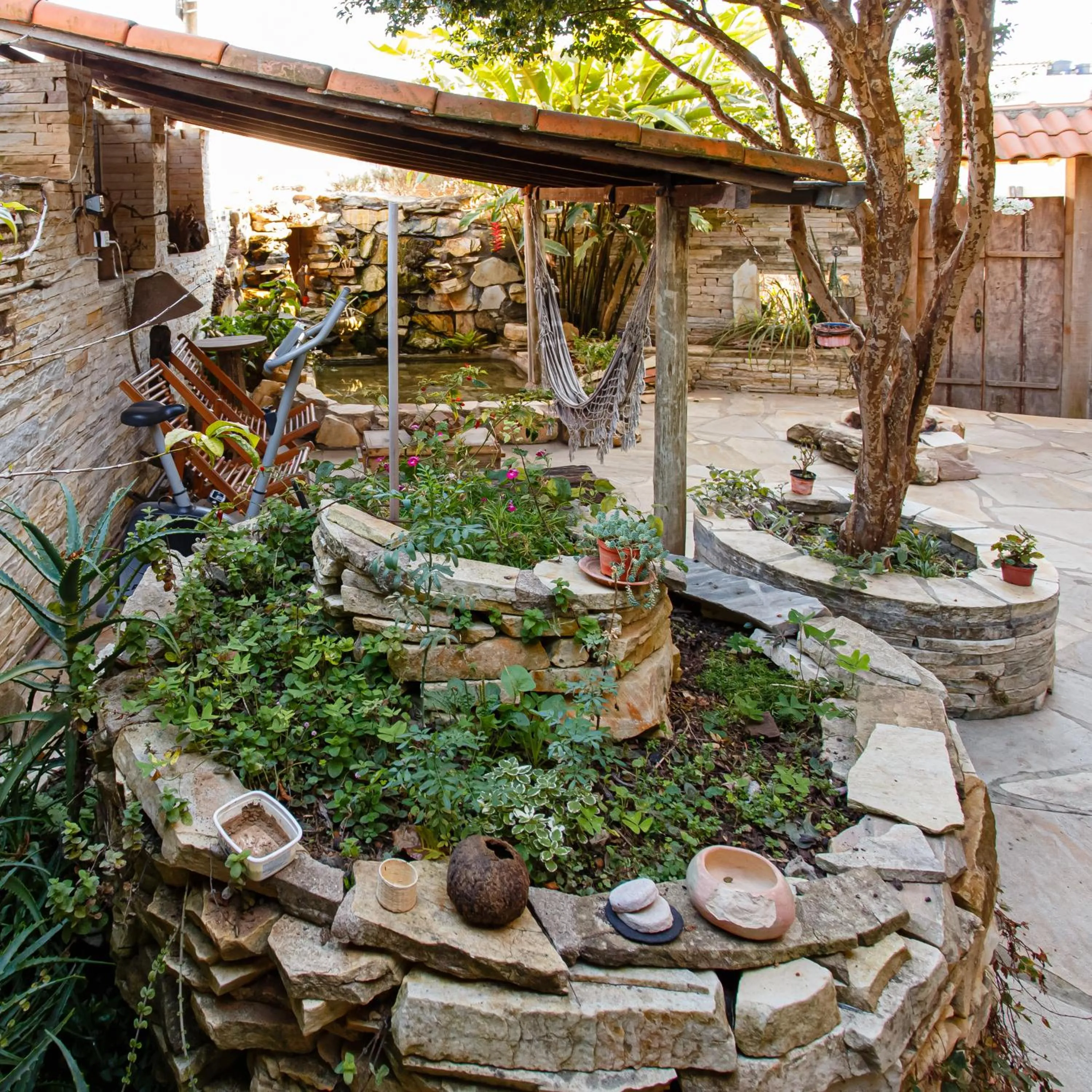 Property building in Chalé de Pedra - Hospedaria