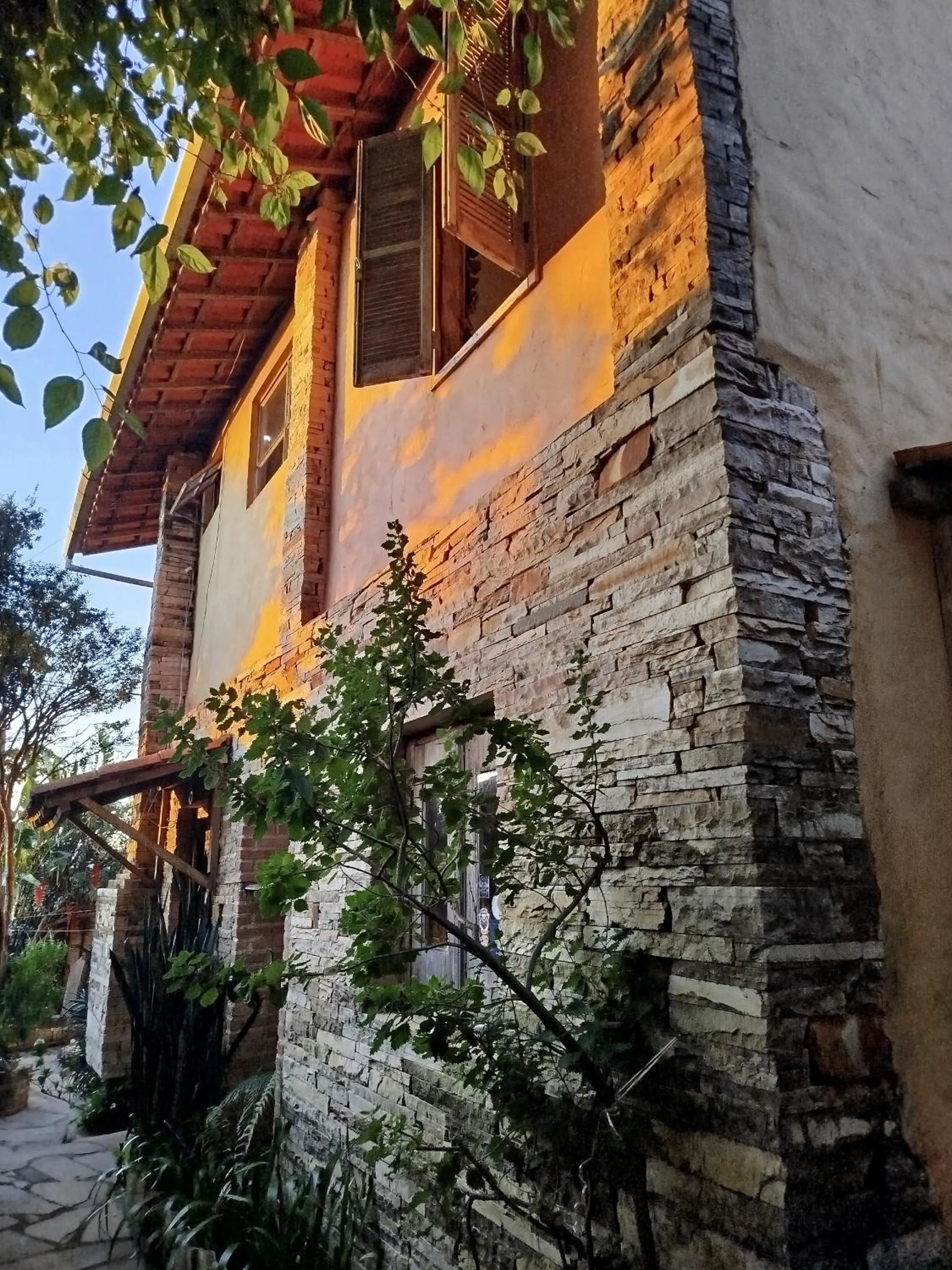 Property building in Chalé de Pedra - Hospedaria