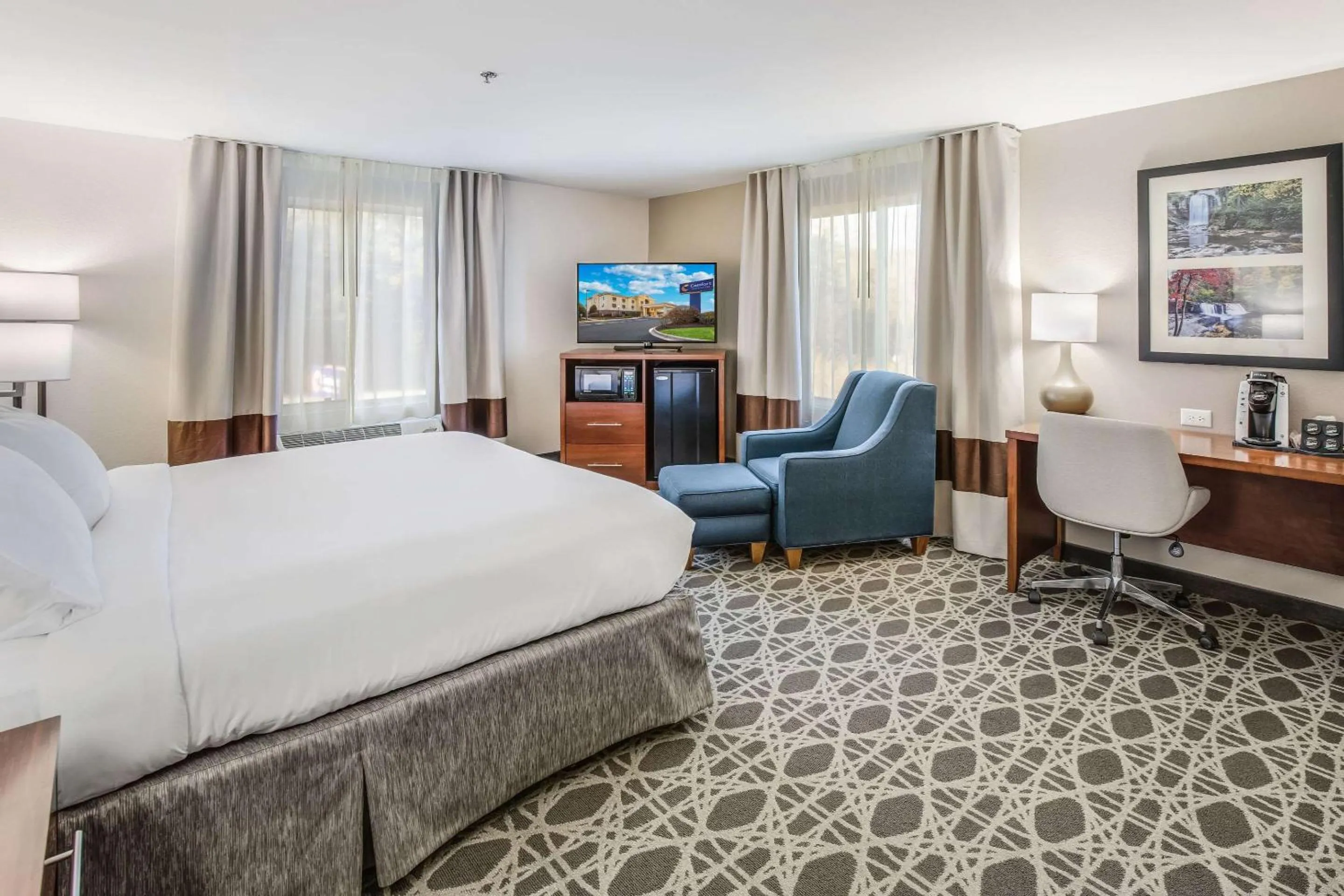 Photo of the whole room, Bed in Comfort Inn & Suites Brevard North