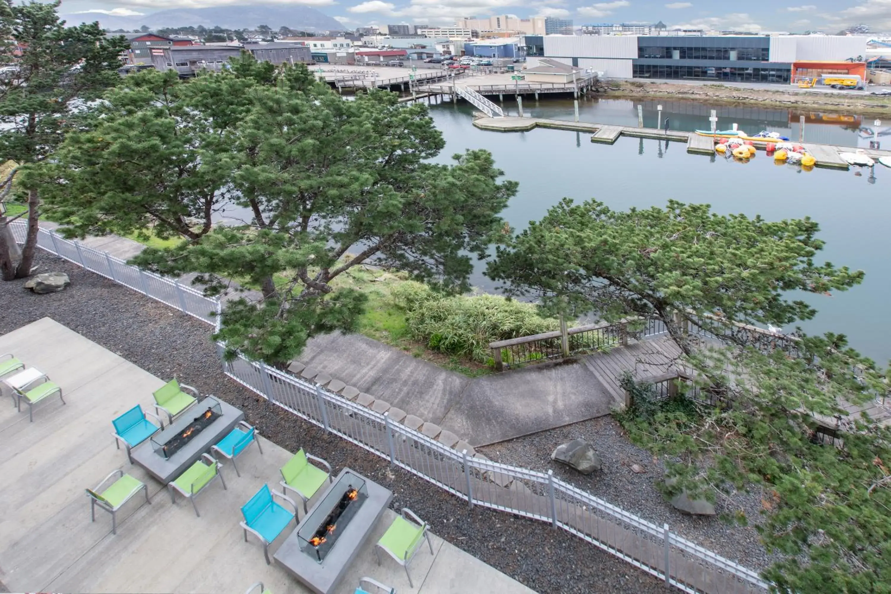 Property building in Holiday Inn Express Hotel & Suites Seaside Convention Center by IHG Property building in Holiday Inn Express Hotel & Suites Seaside Convention Center by IHG