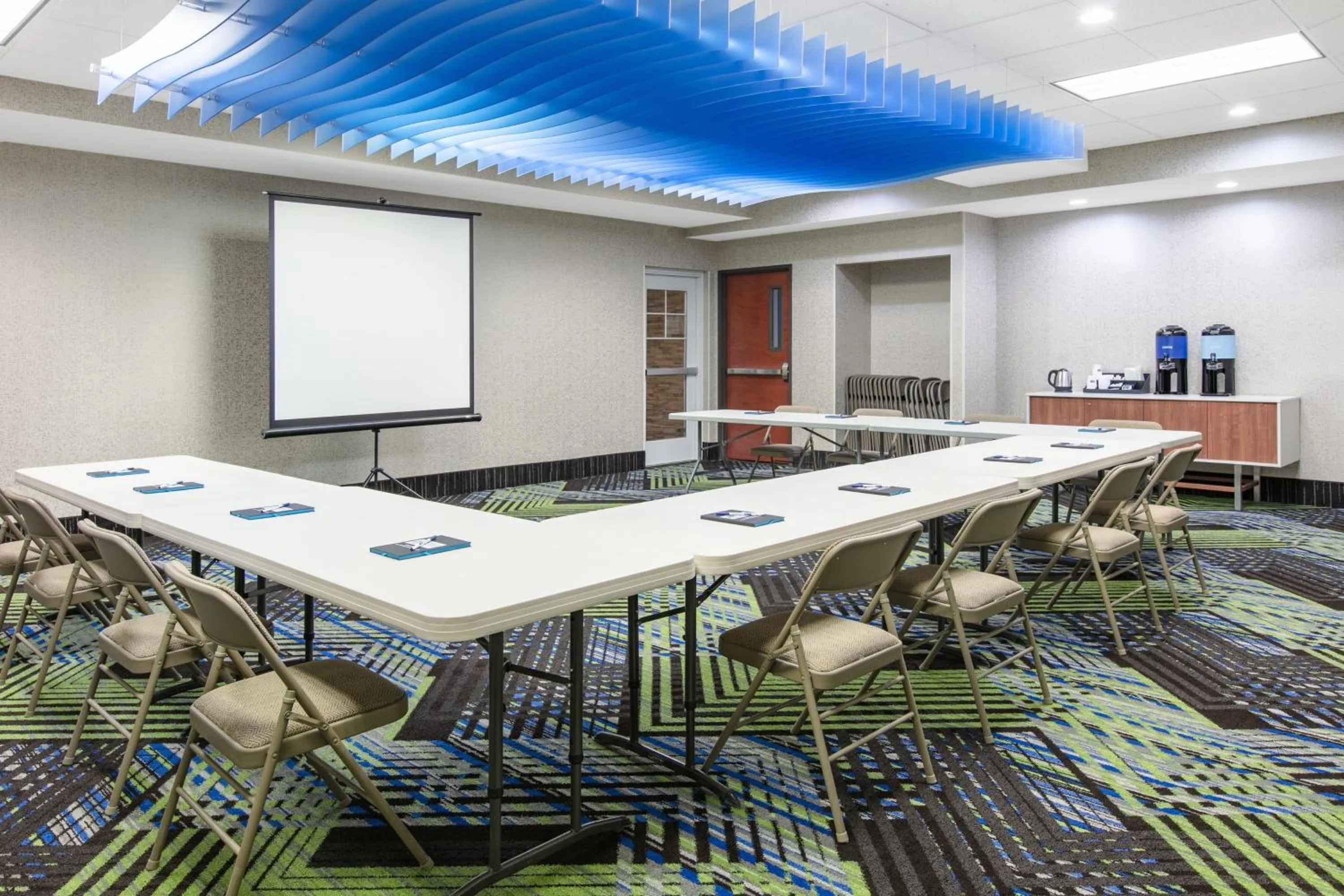 Meeting/conference room in Holiday Inn Express Hotel & Suites Seaside Convention Center by IHG