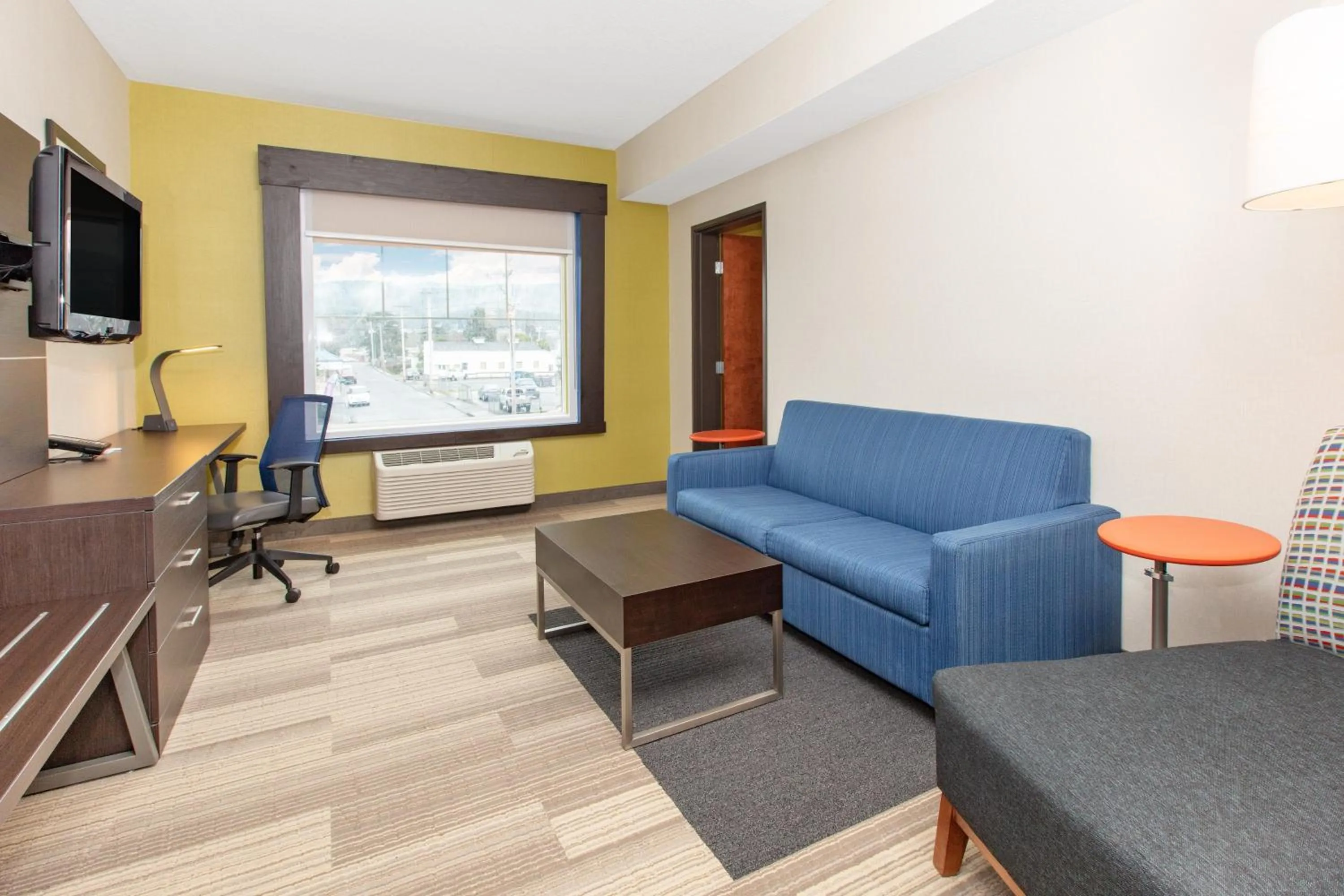 Photo of the whole room in Holiday Inn Express Hotel & Suites Seaside Convention Center by IHG