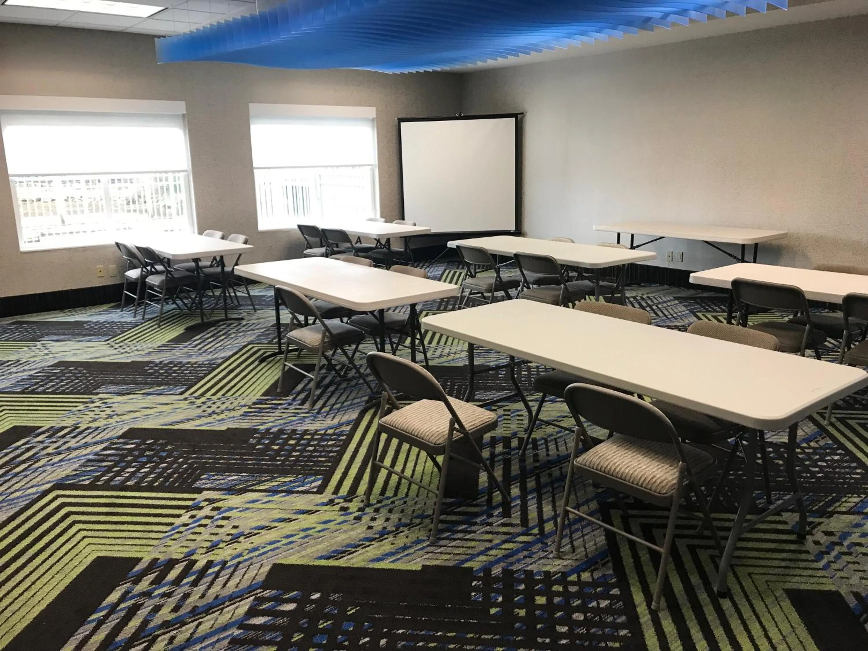 Meeting/conference room in Holiday Inn Express Hotel & Suites Seaside Convention Center by IHG