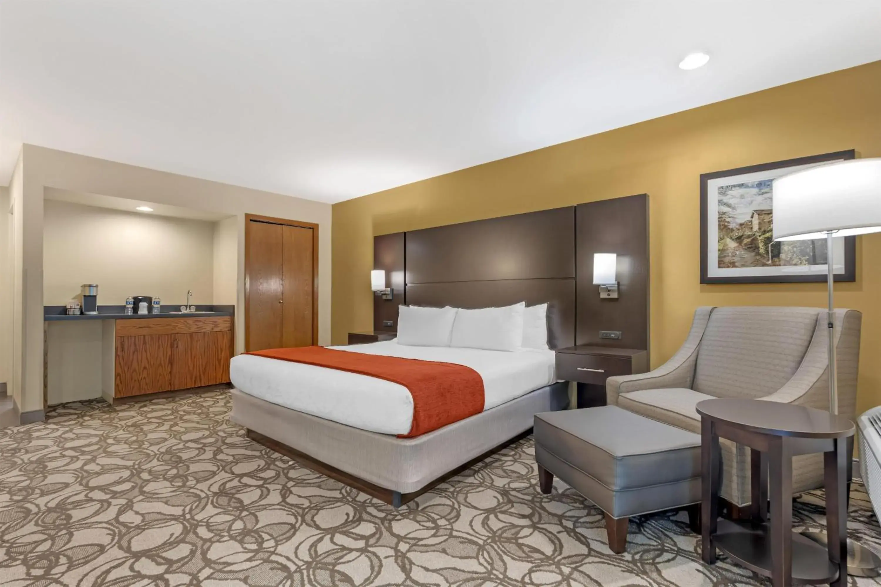 Bedroom, Bed in Best Western Plus Plaza by the Green Bedroom, Bed in Best Western Plus Plaza by the Green