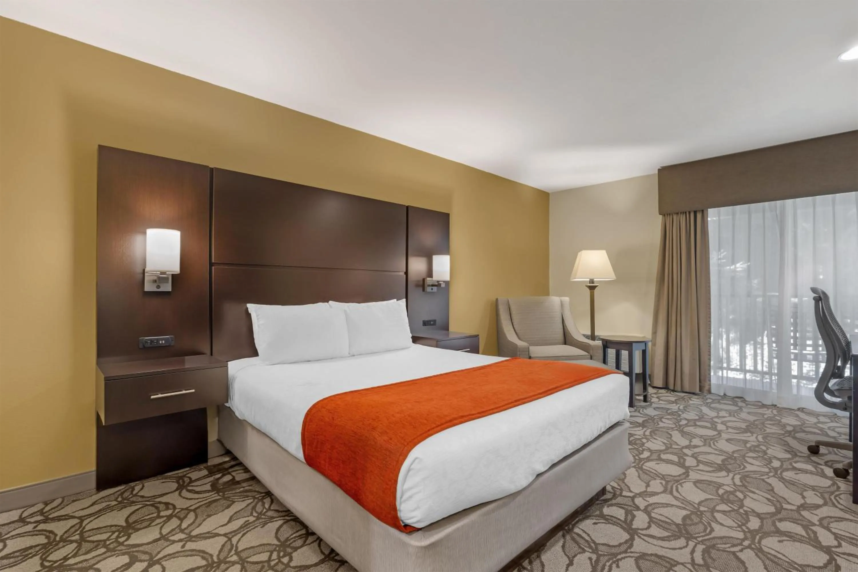 Bedroom, Bed in Best Western Plus Plaza by the Green